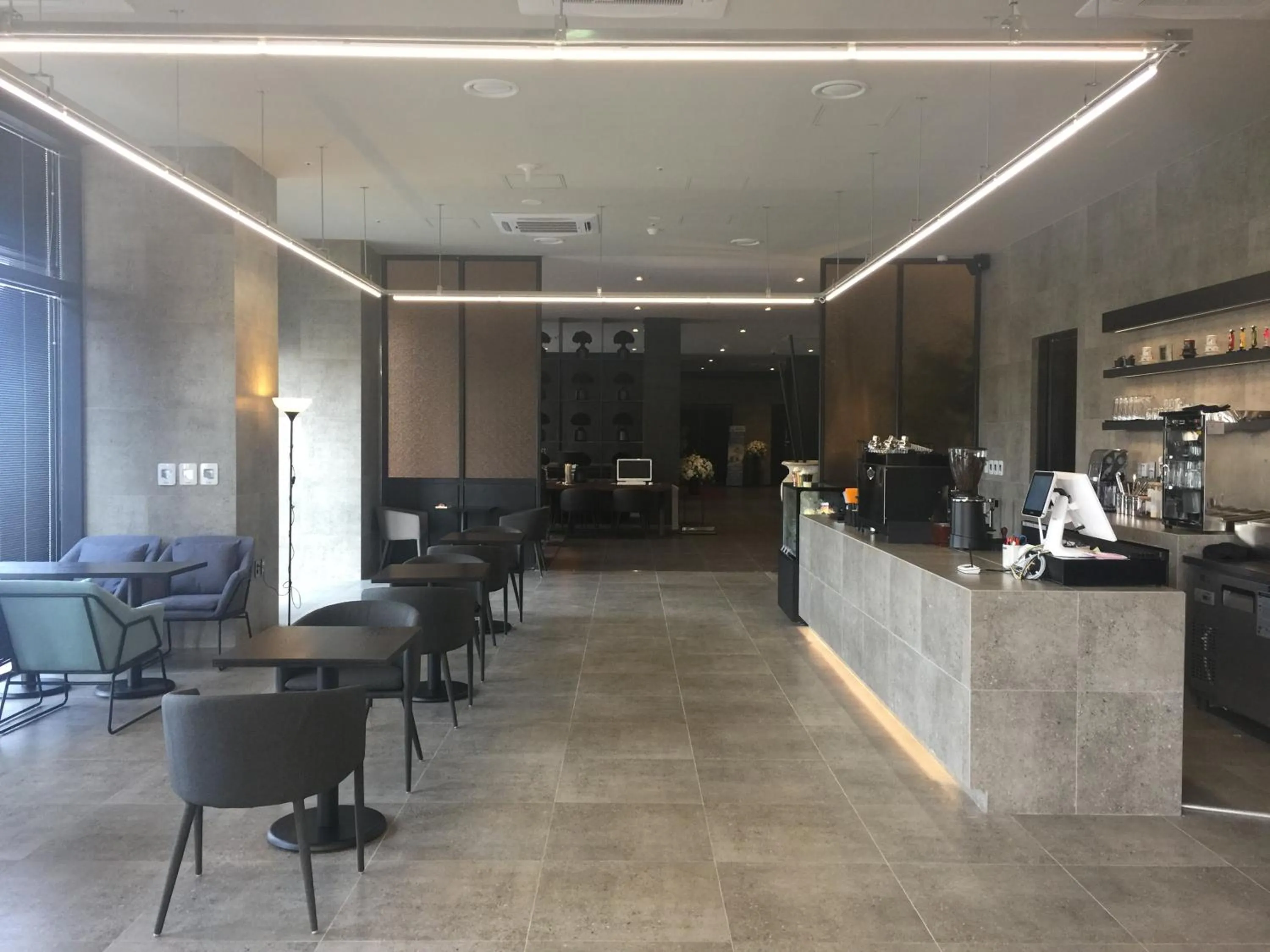 Food and drinks in Royal Emporium Incheon Airport