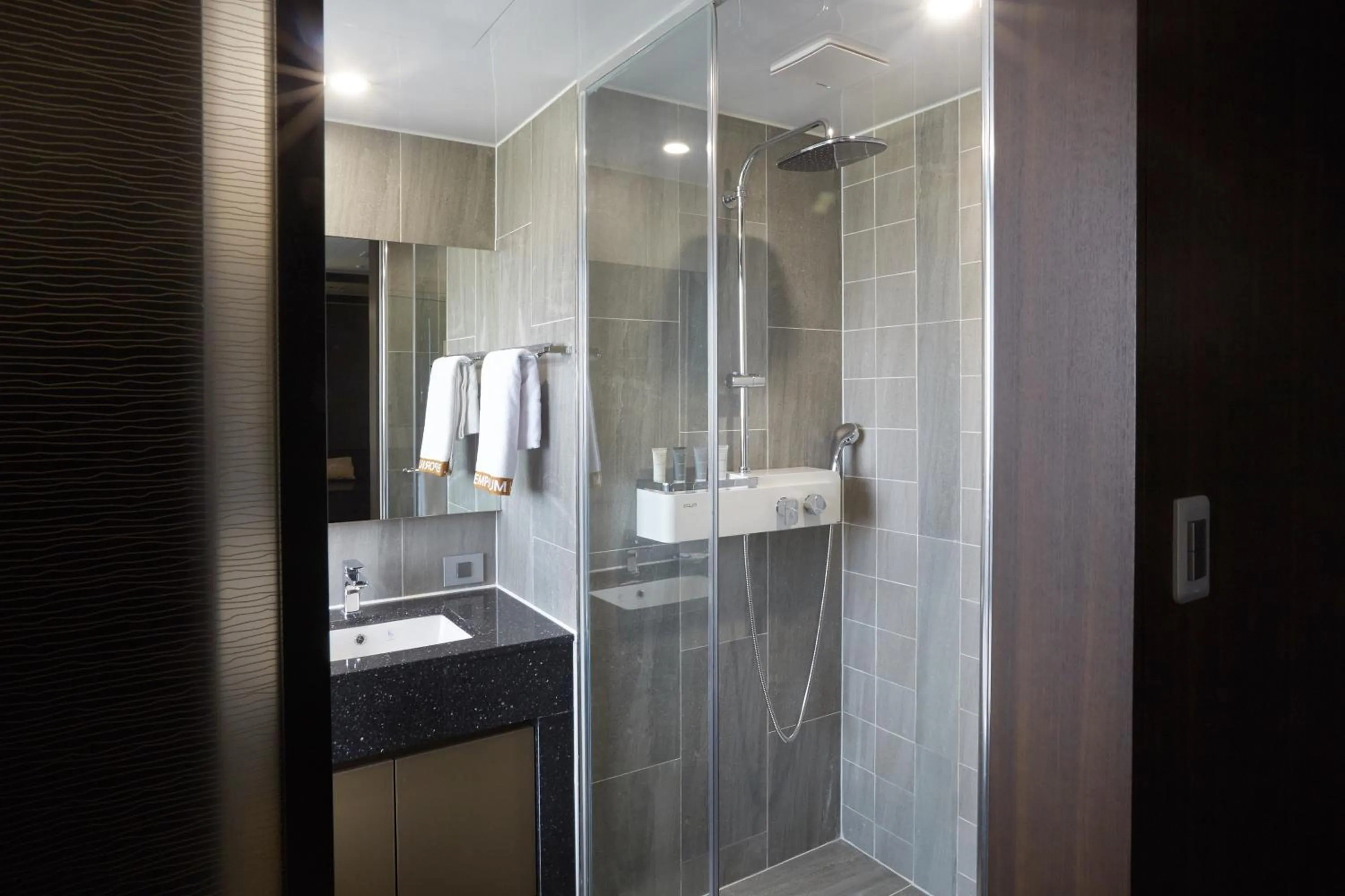 Shower in Royal Emporium Incheon Airport