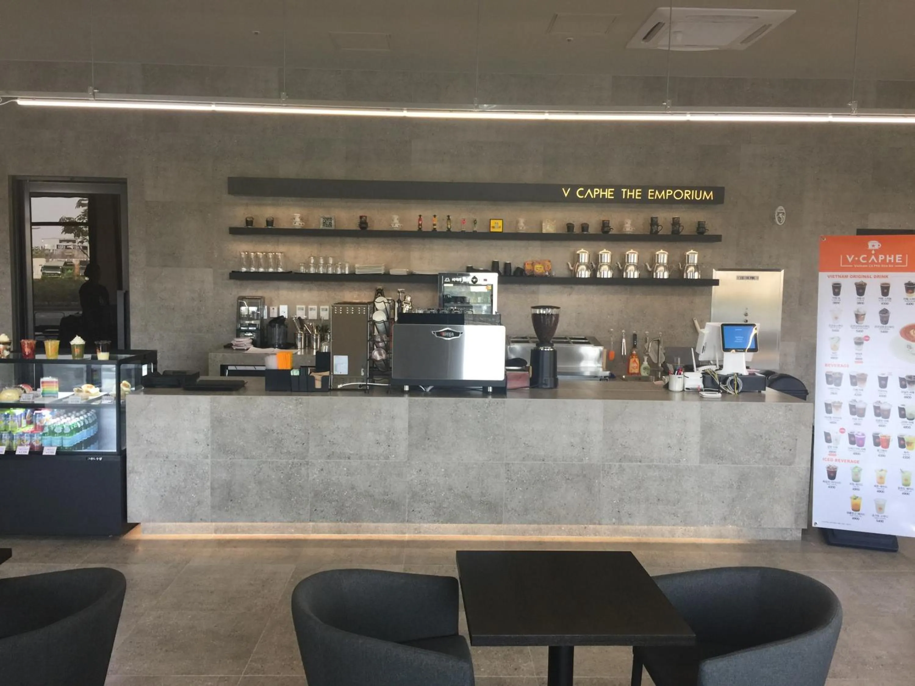 Food and drinks in Royal Emporium Incheon Airport