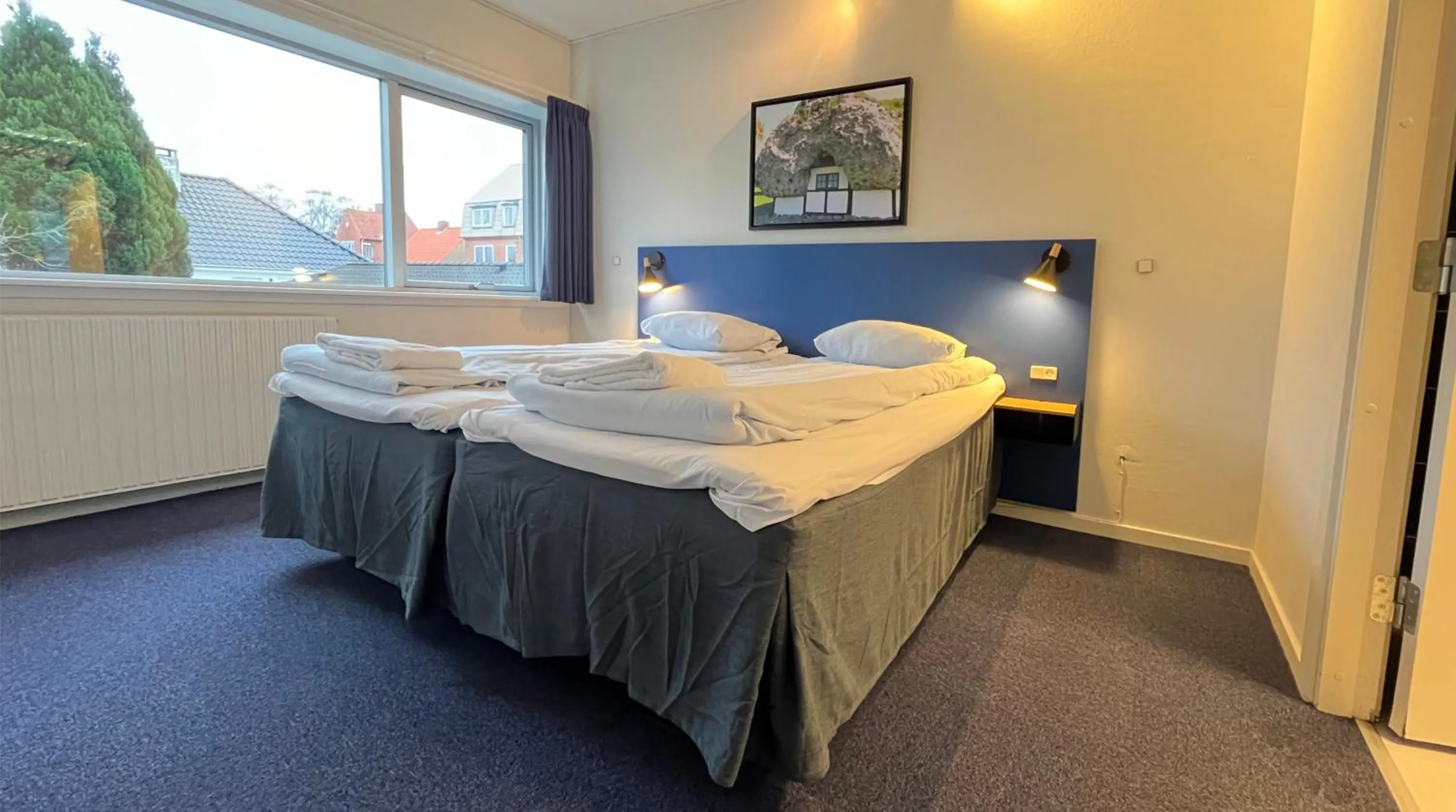 Bathroom, Bed in BB-Hotel Frederikshavn Turisthotellet