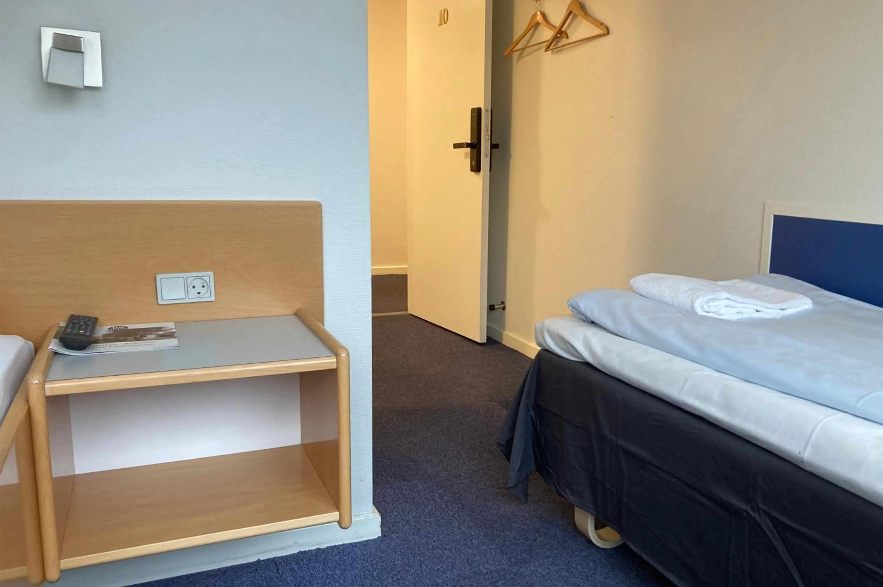 Bathroom, Bed in BB-Hotel Frederikshavn Turisthotellet