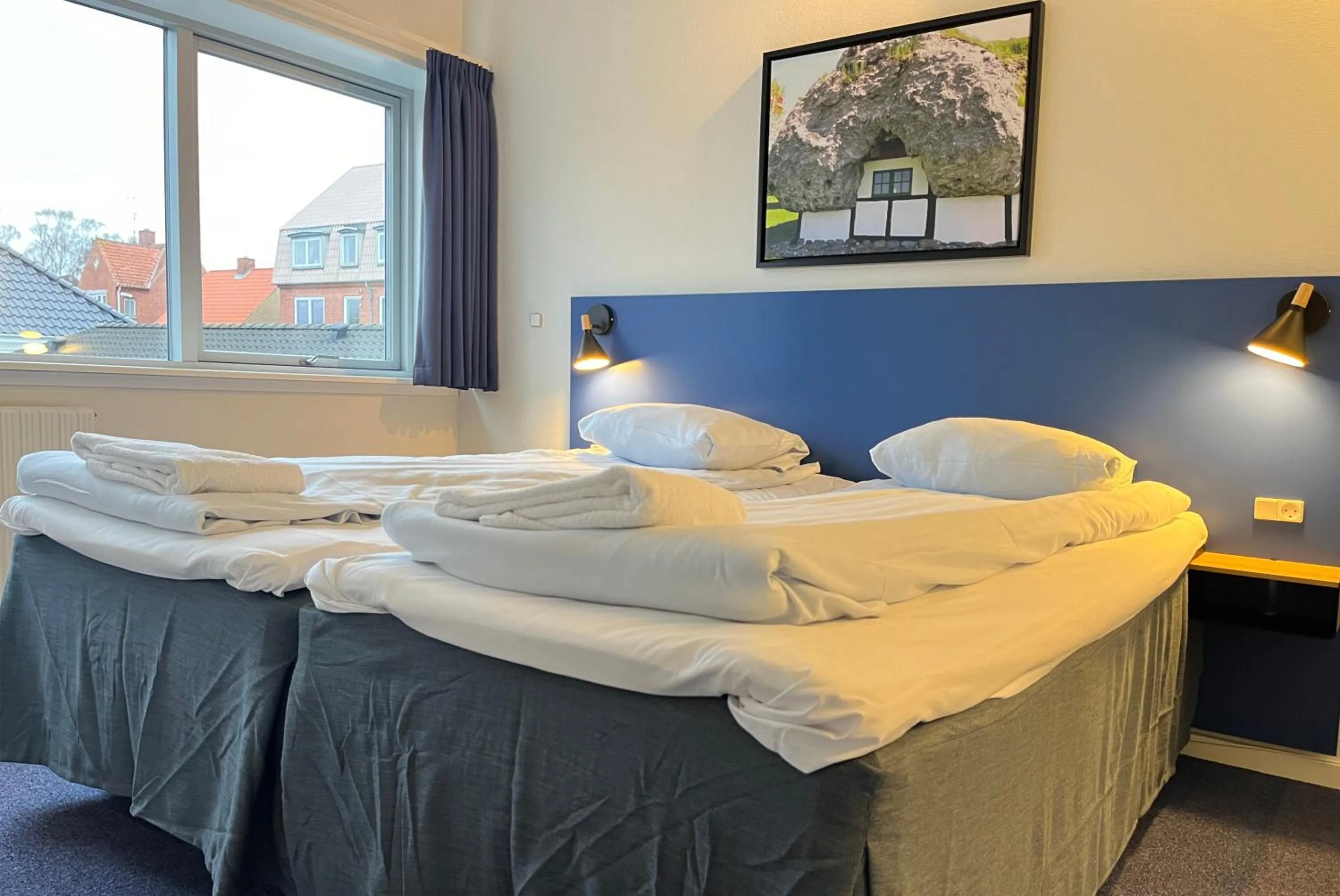 Bathroom, Bed in BB-Hotel Frederikshavn Turisthotellet