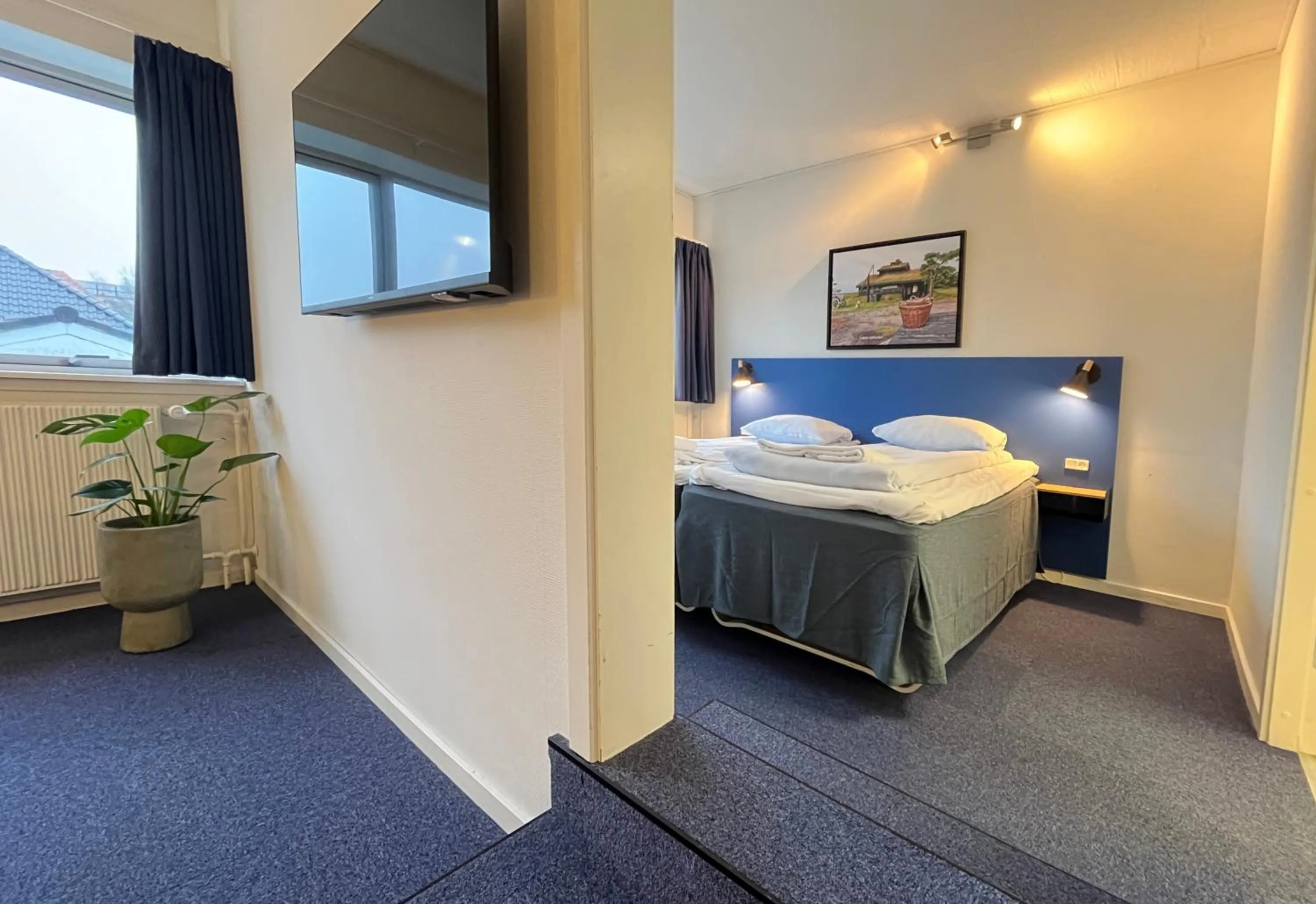 Bathroom, Bed in BB-Hotel Frederikshavn Turisthotellet