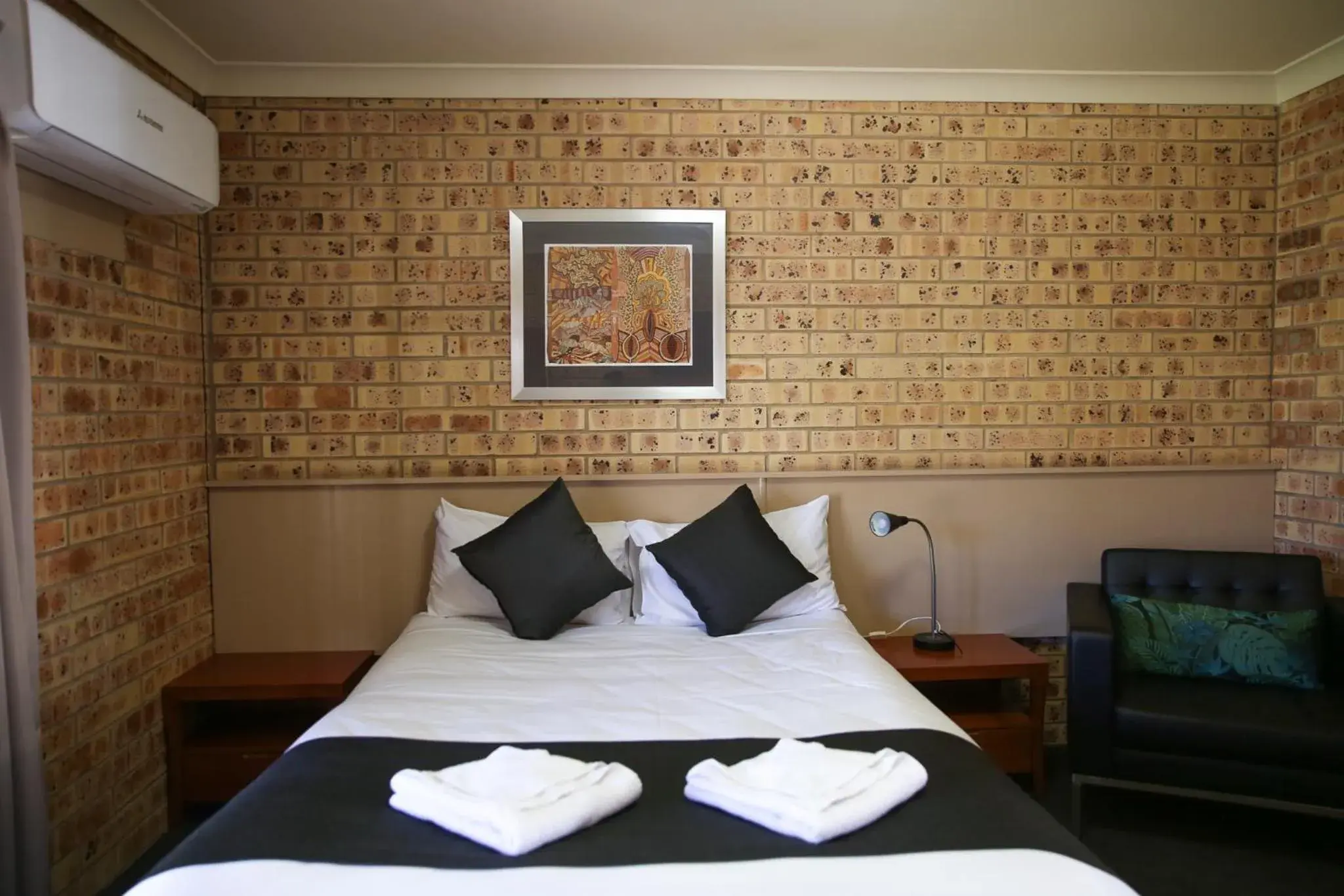 Executive Queen Room in Clermont Country Motor Inn Executive Queen Room in Clermont Country Motor Inn