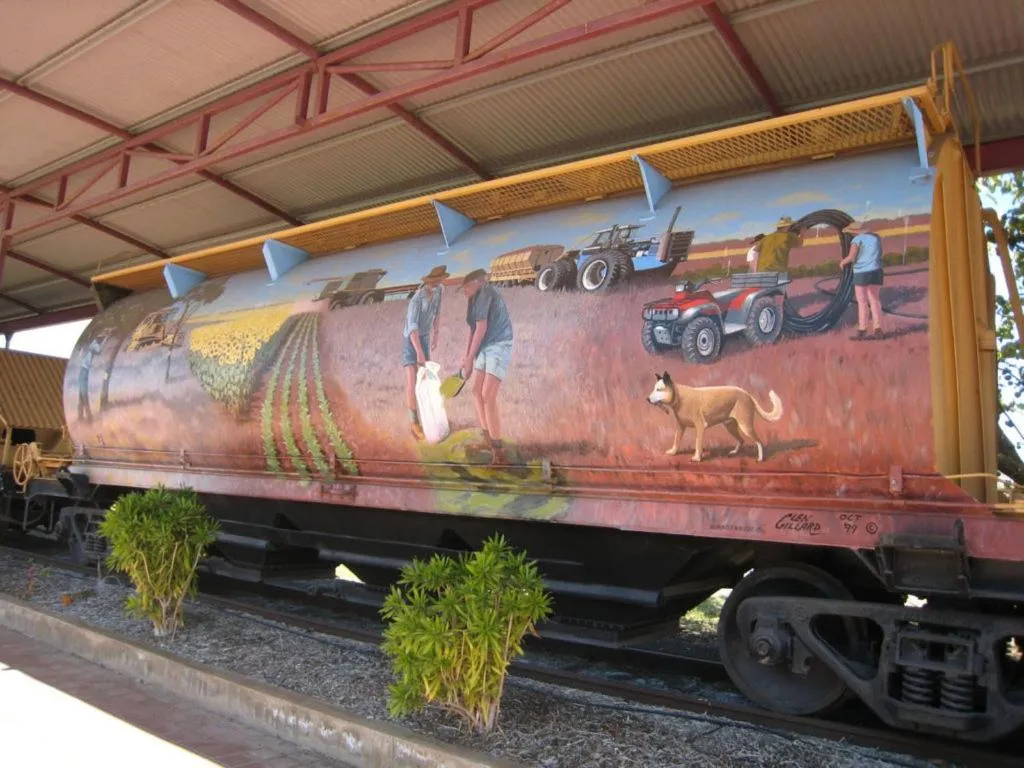 Clermont Country Motor Inn