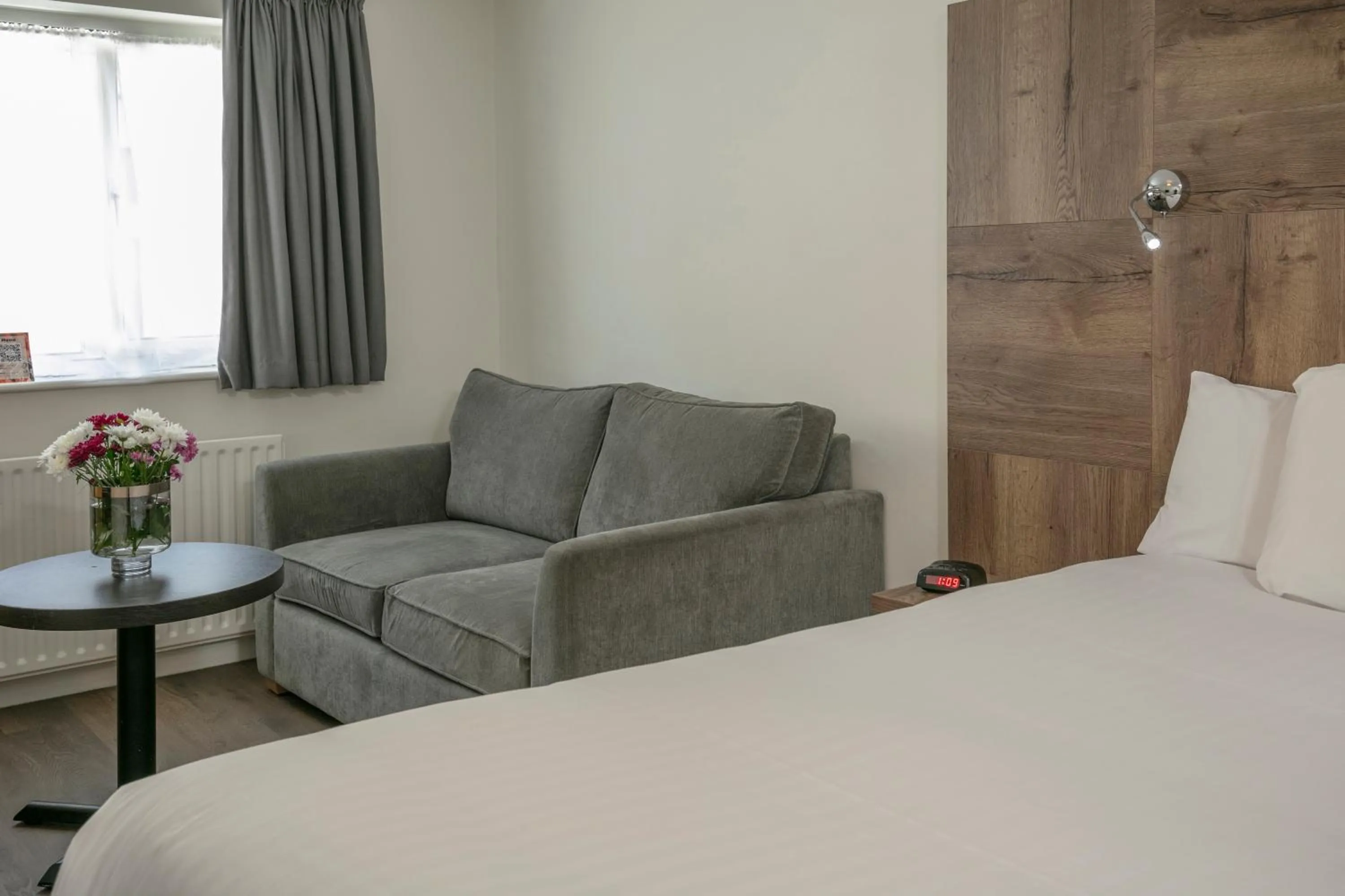 Bedroom, Bed in Best Western White House Hotel