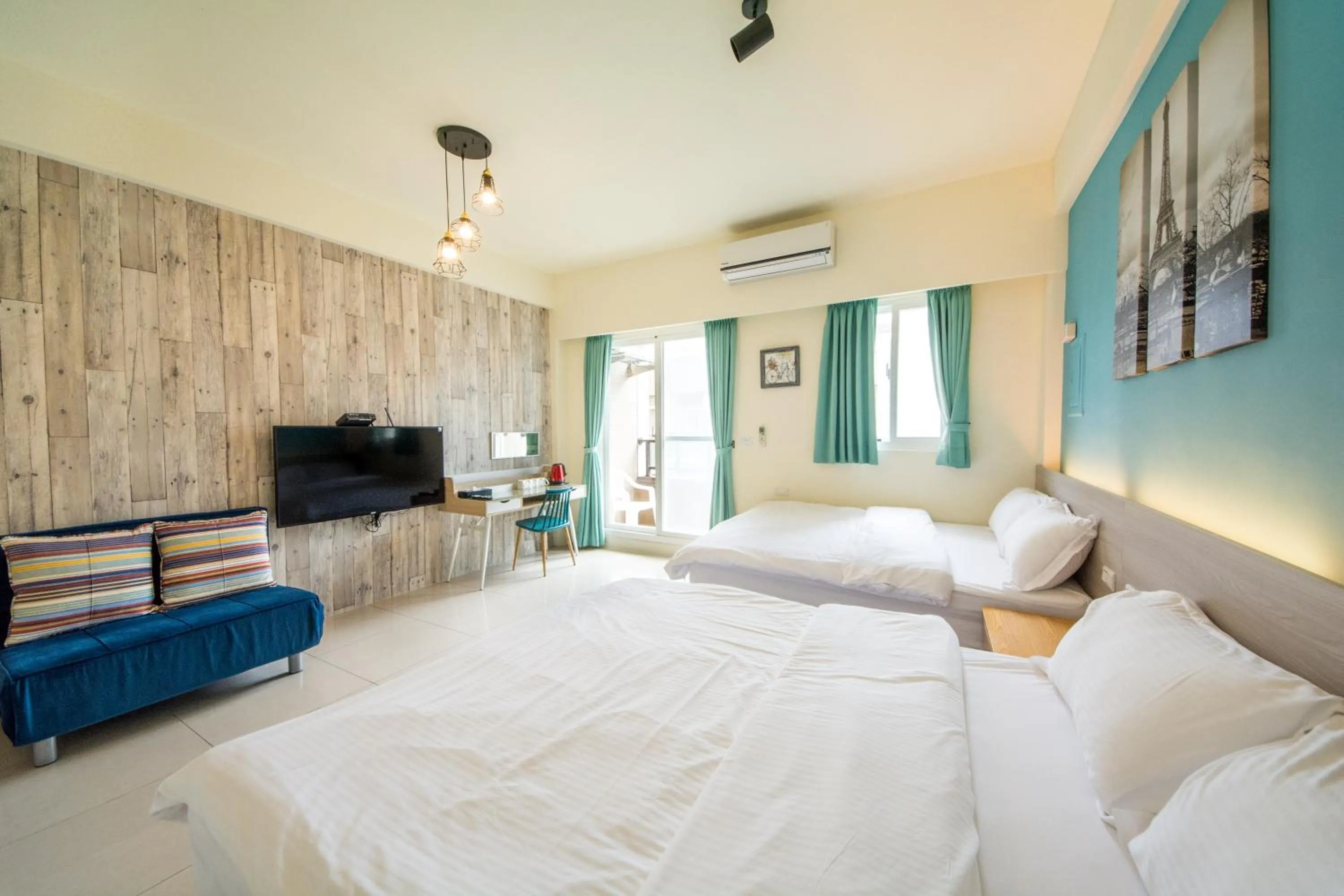 Photo of the whole room, Bed in Tony's house