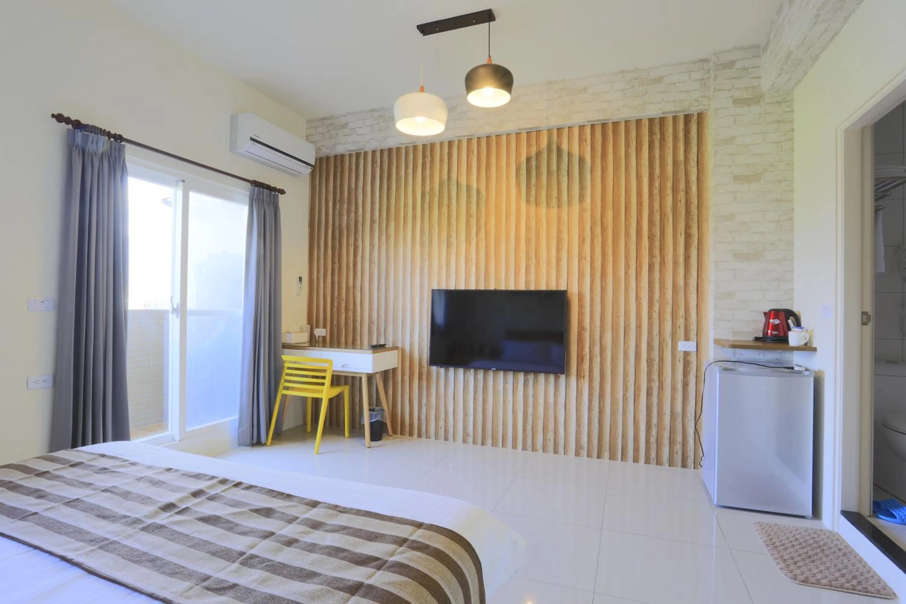 TV and multimedia, Bed in Tony's house