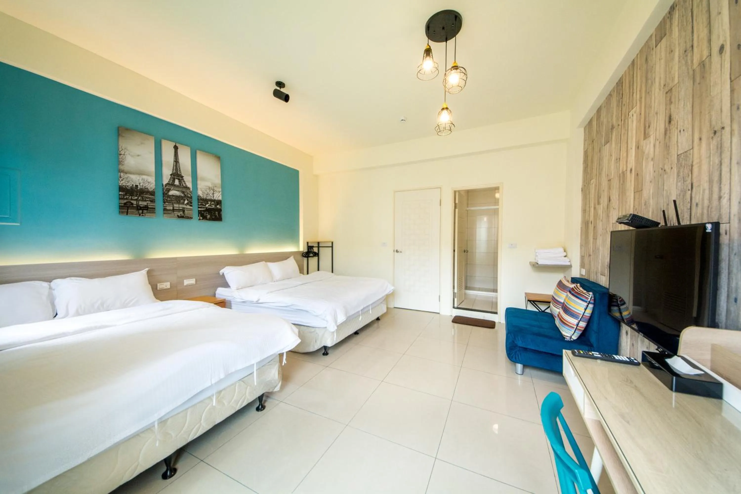 Photo of the whole room, Bed in Tony's house