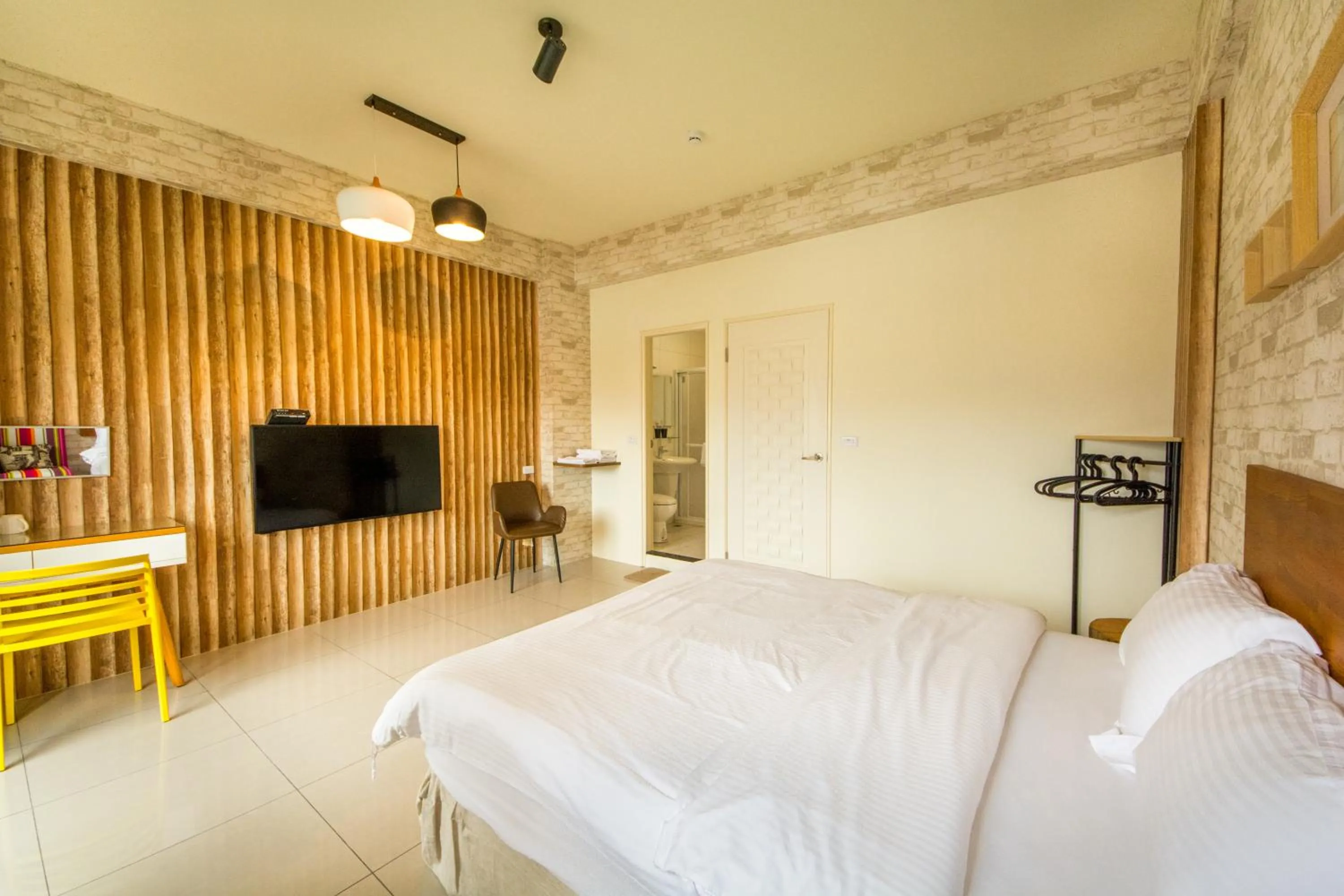 TV and multimedia, Bed in Tony's house