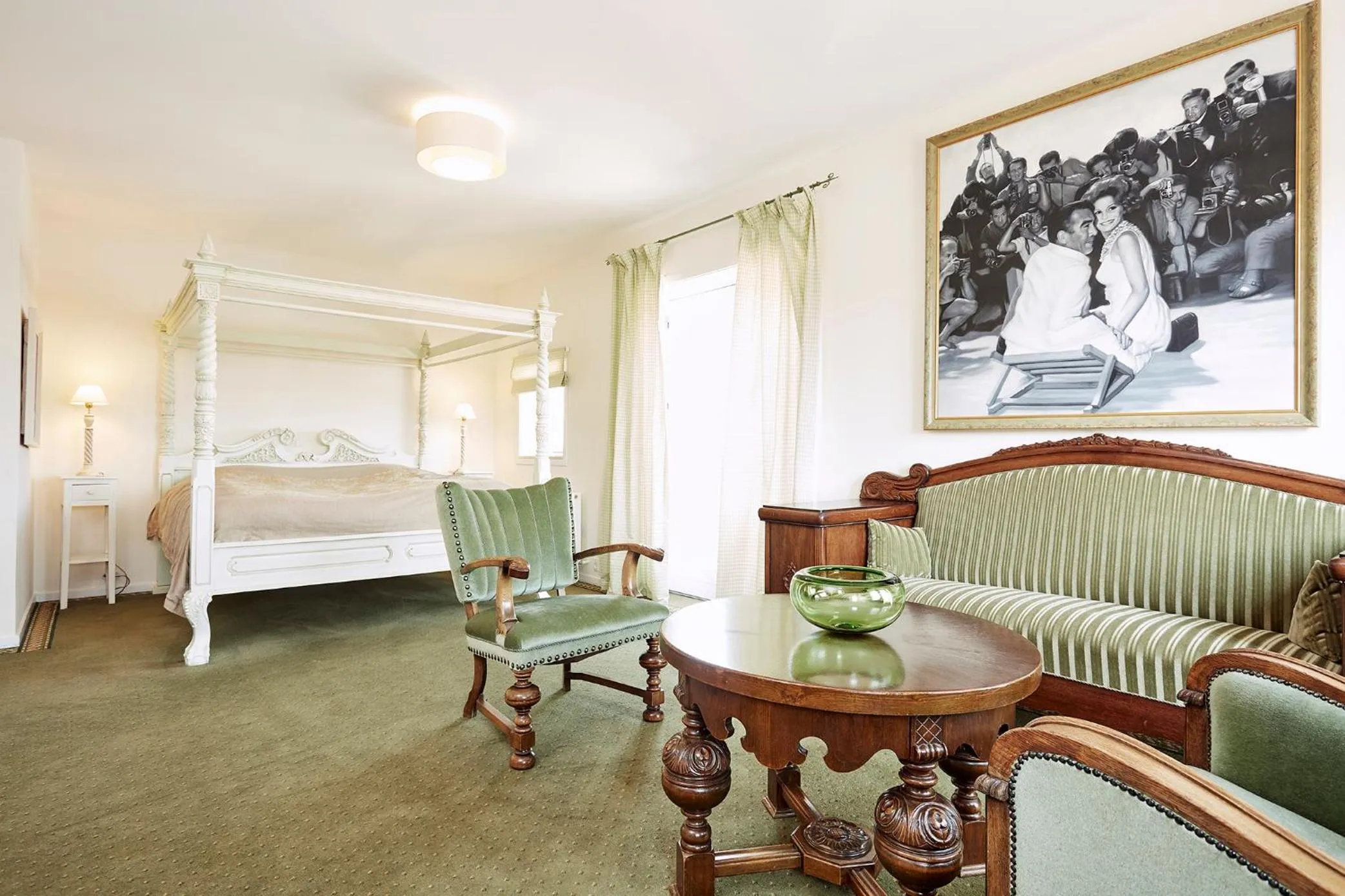 Living room, Bed in Montra Odder Parkhotel