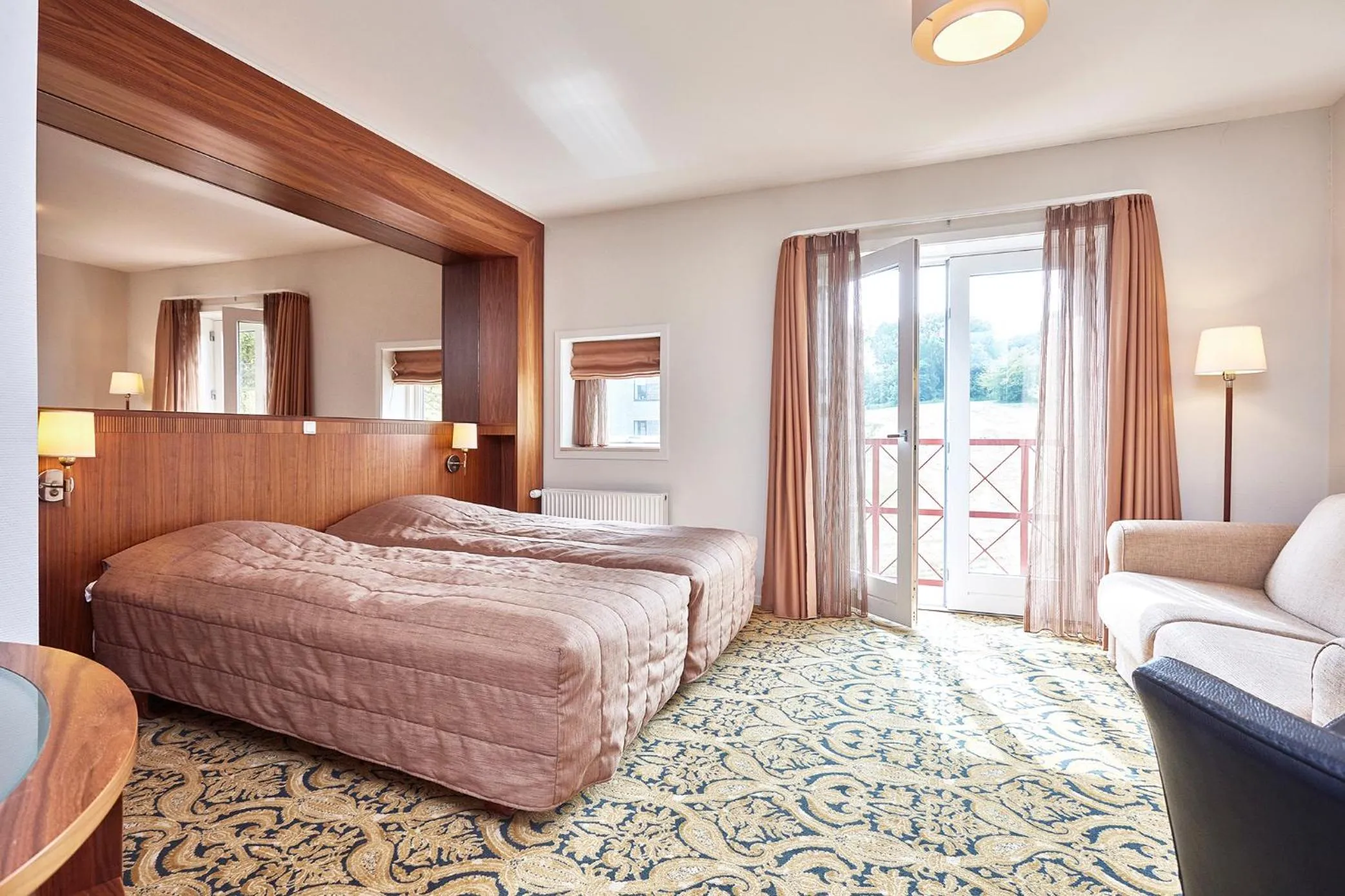 Living room, Bed in Montra Odder Parkhotel