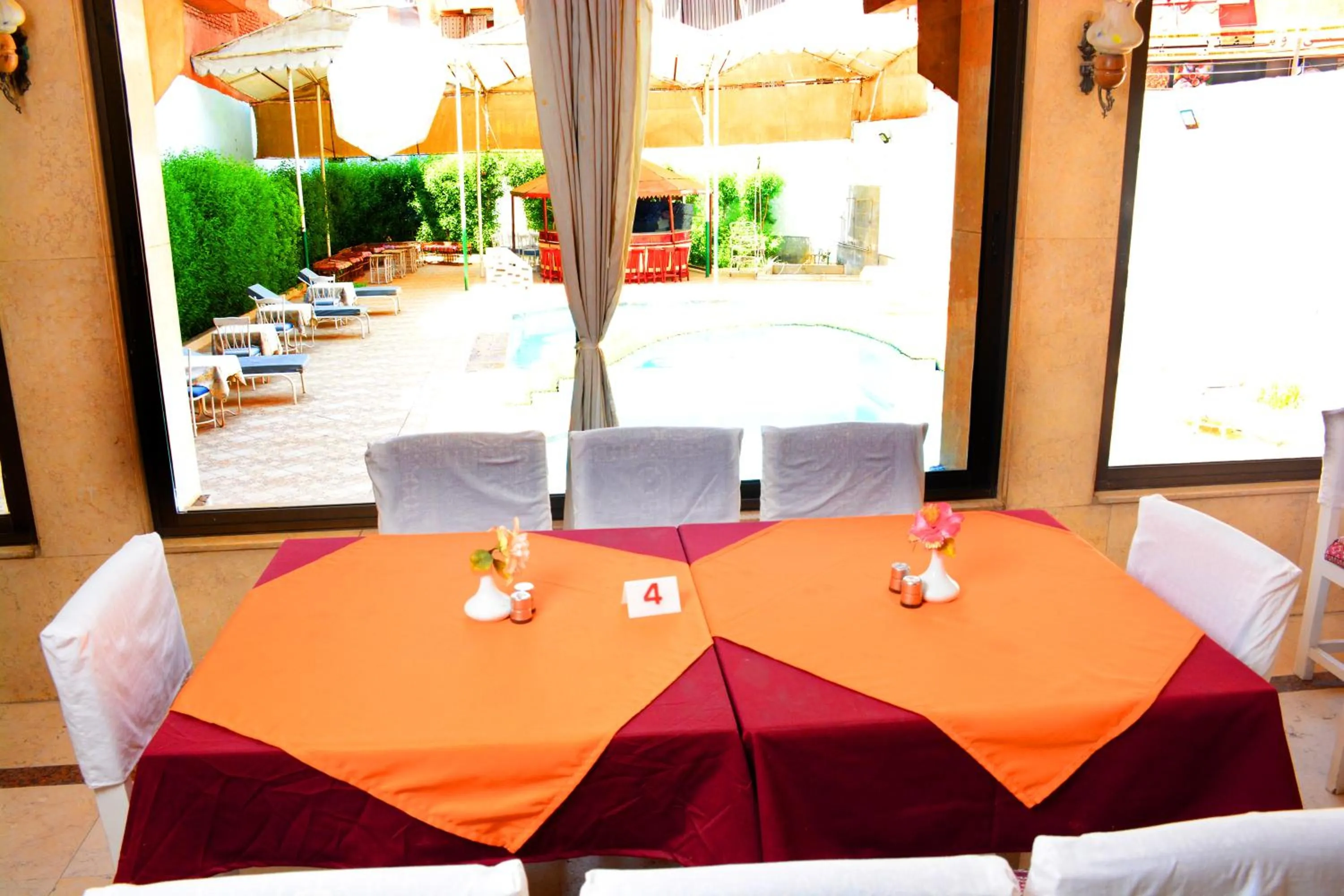 Restaurant/places to eat in Shady Hotel Luxor