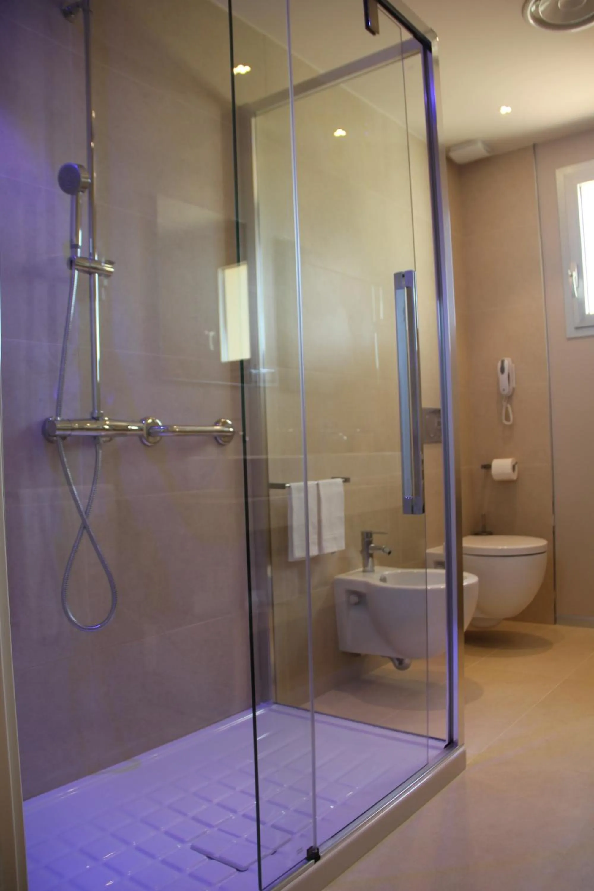 Shower in Hotel Calabona