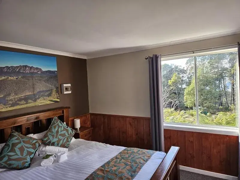 Bedroom, Bed in Cradle Alpine Retreat Bedroom, Bed in Cradle Alpine Retreat