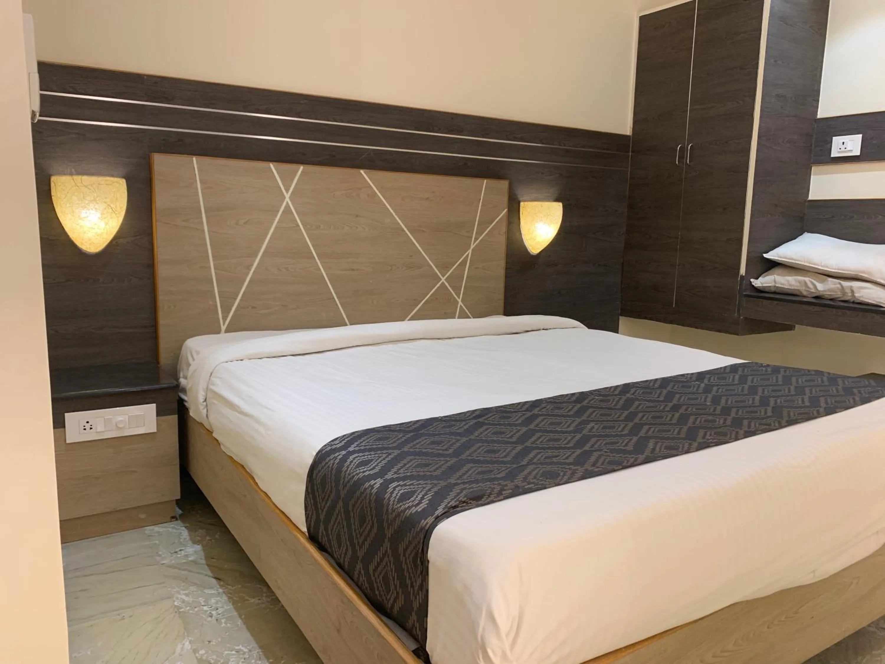 Bed in Hotel Temple City