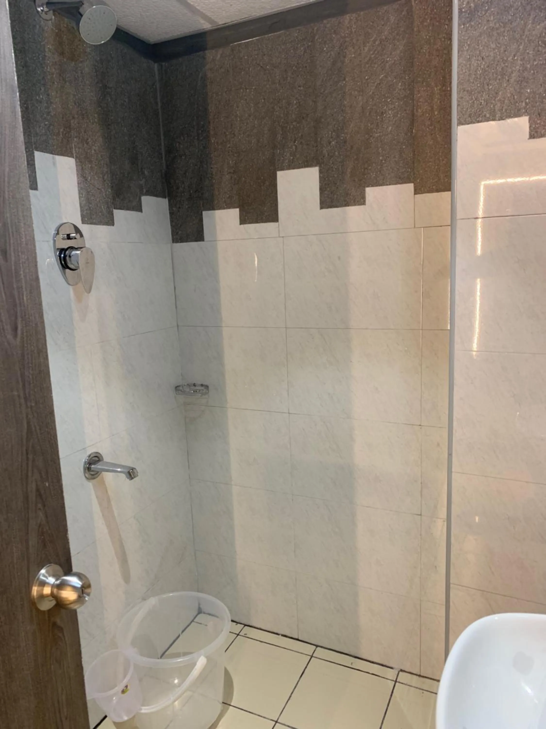 Shower in Hotel Temple City
