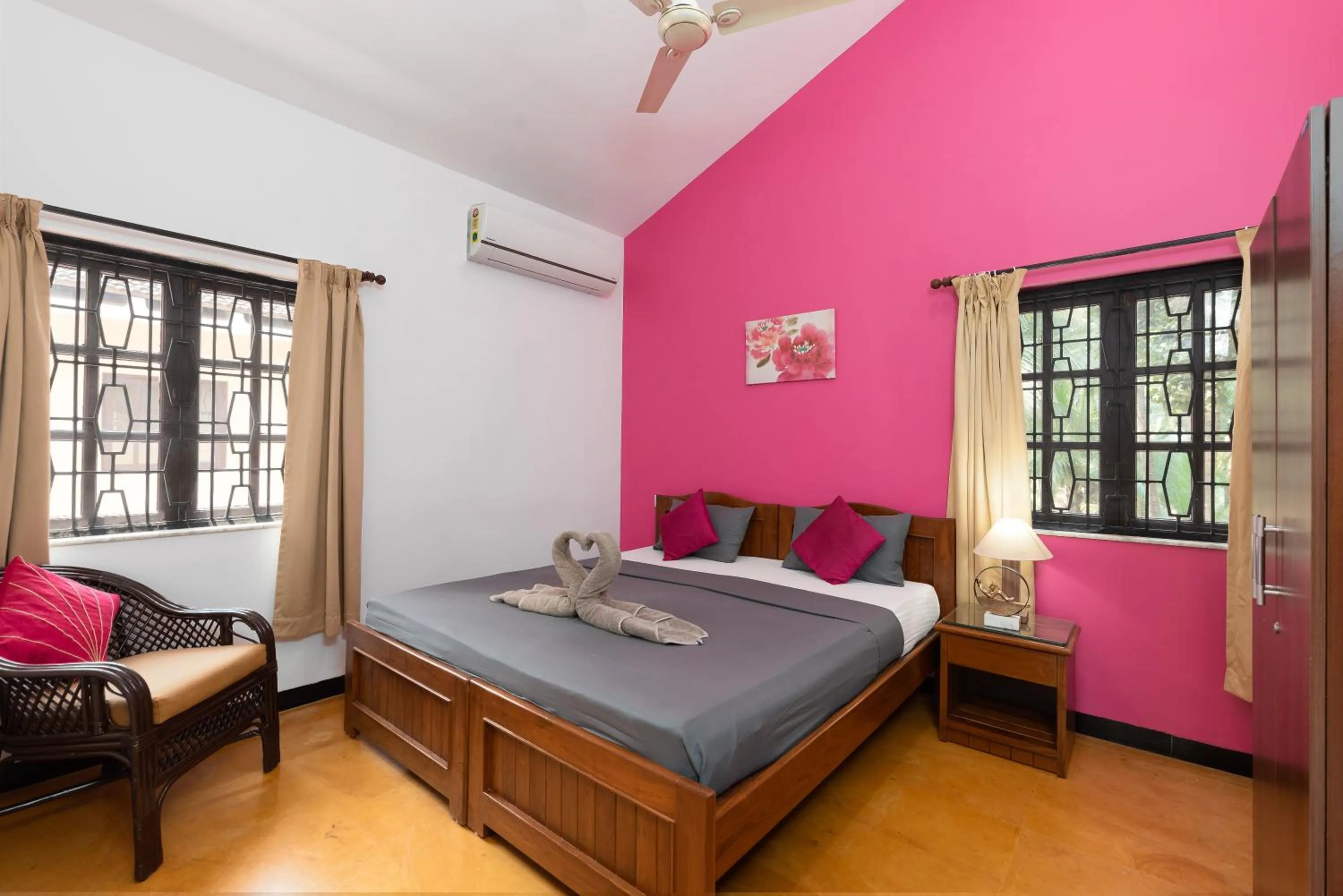 Photo of the whole room, Bed in Villa Calangute Phase 4