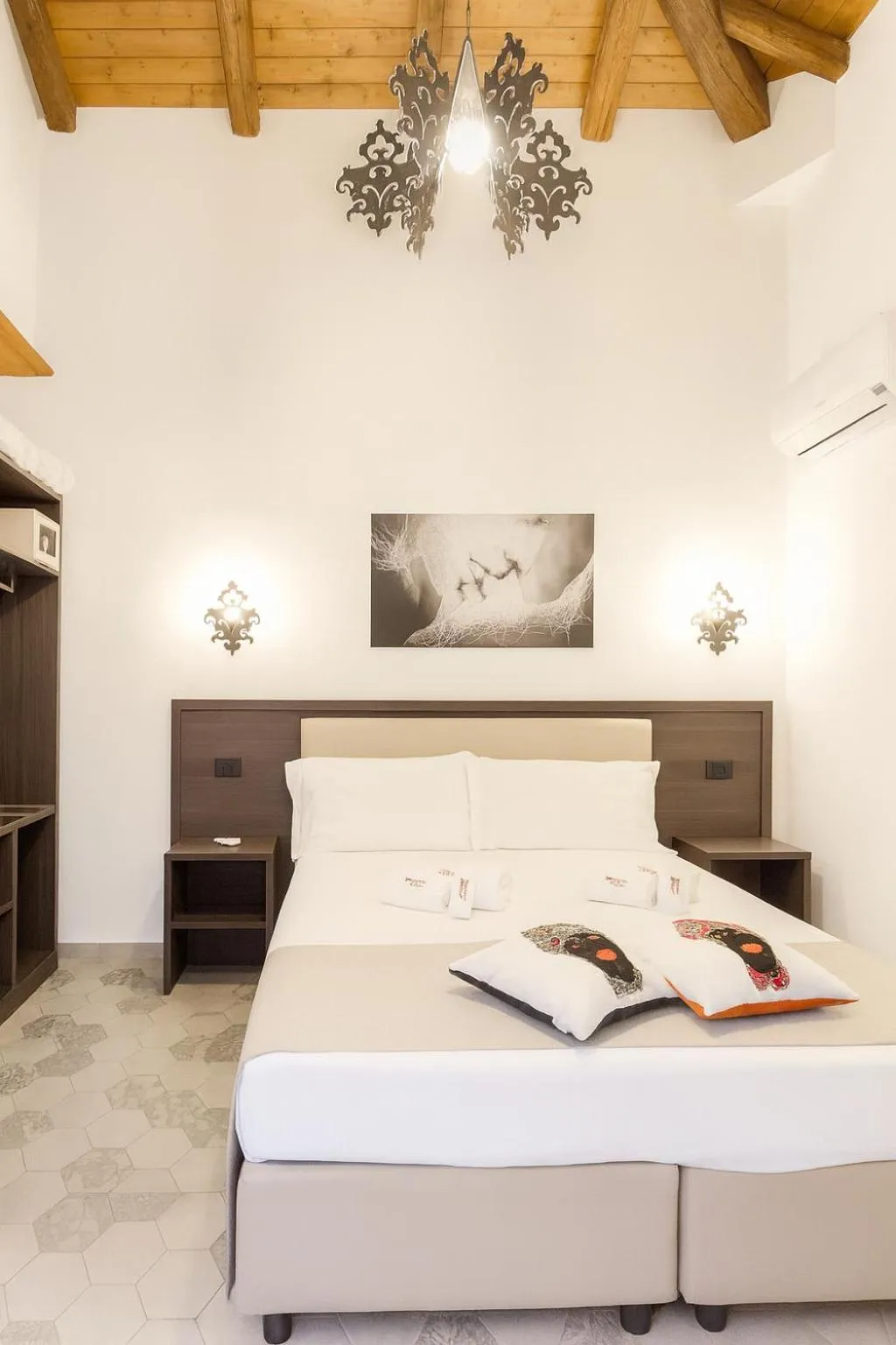 Photo of the whole room, Bed in Alterego B&B