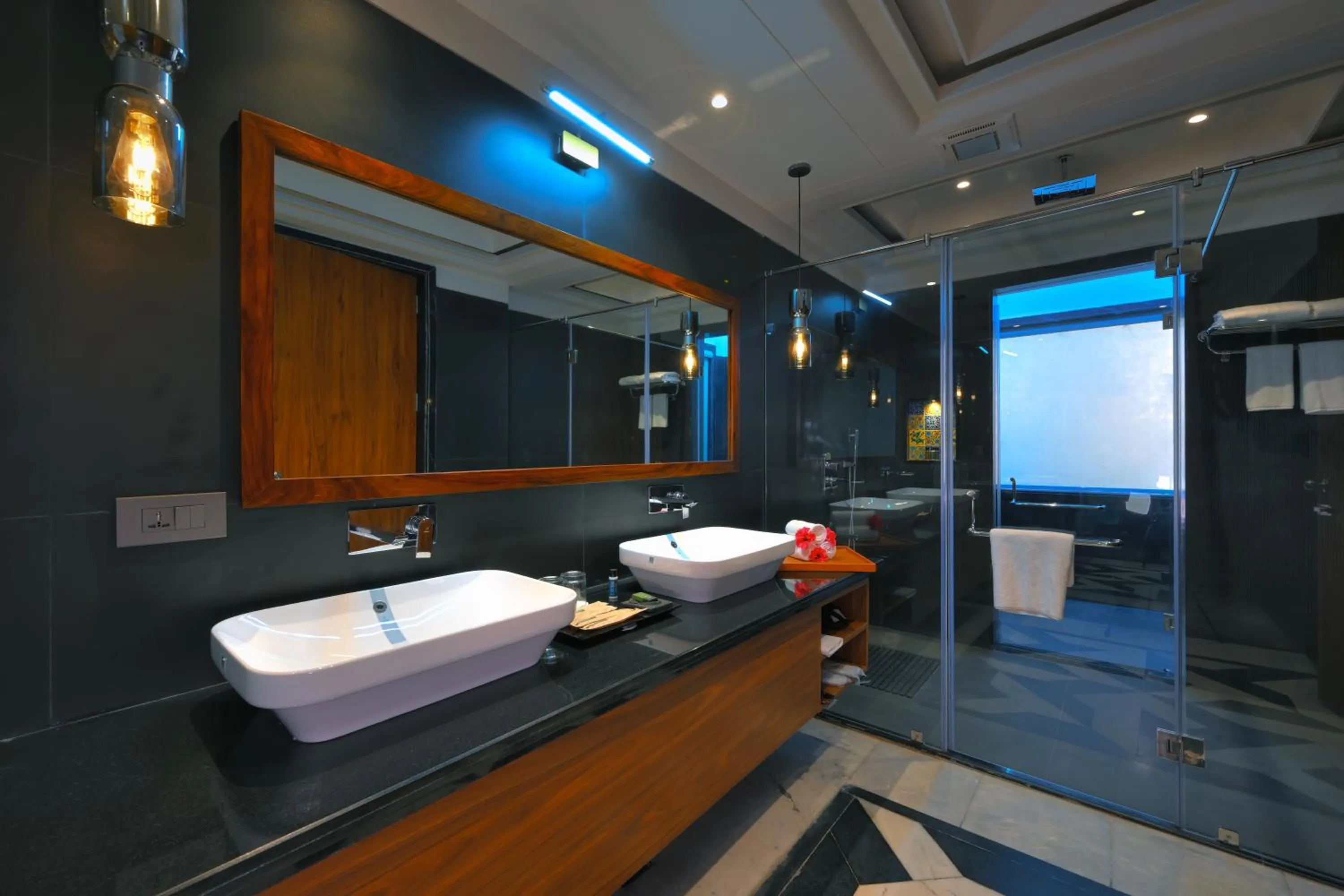 Shower in Ranthambore Bagh Palace