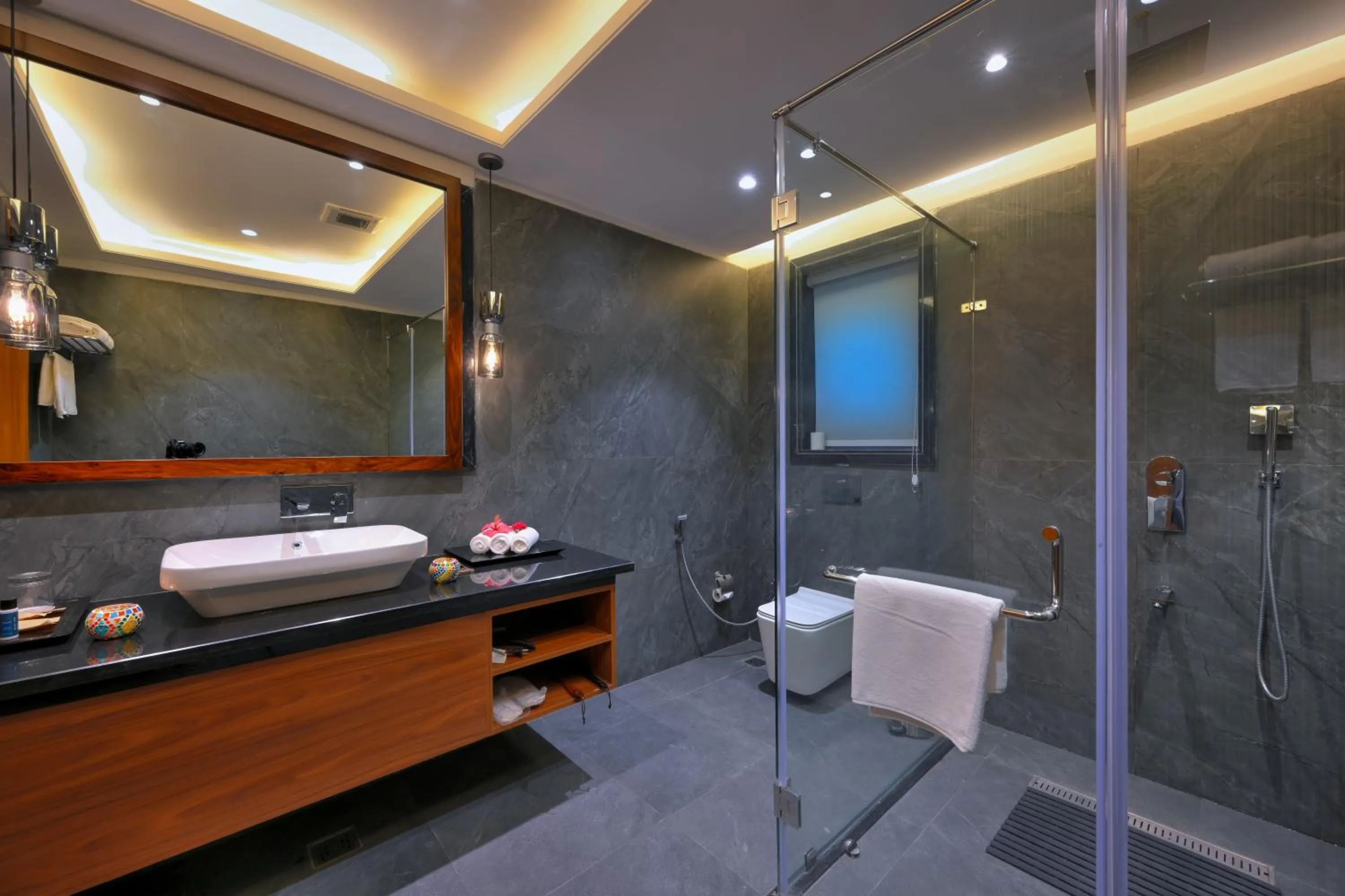 Shower in Ranthambore Bagh Palace