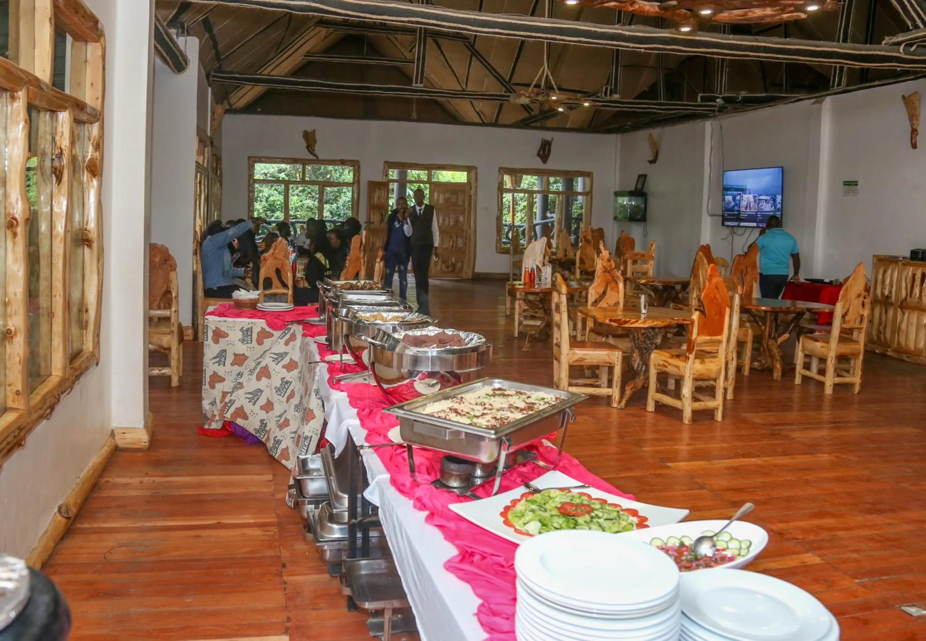 Restaurant/places to eat in Dovenest Lodge