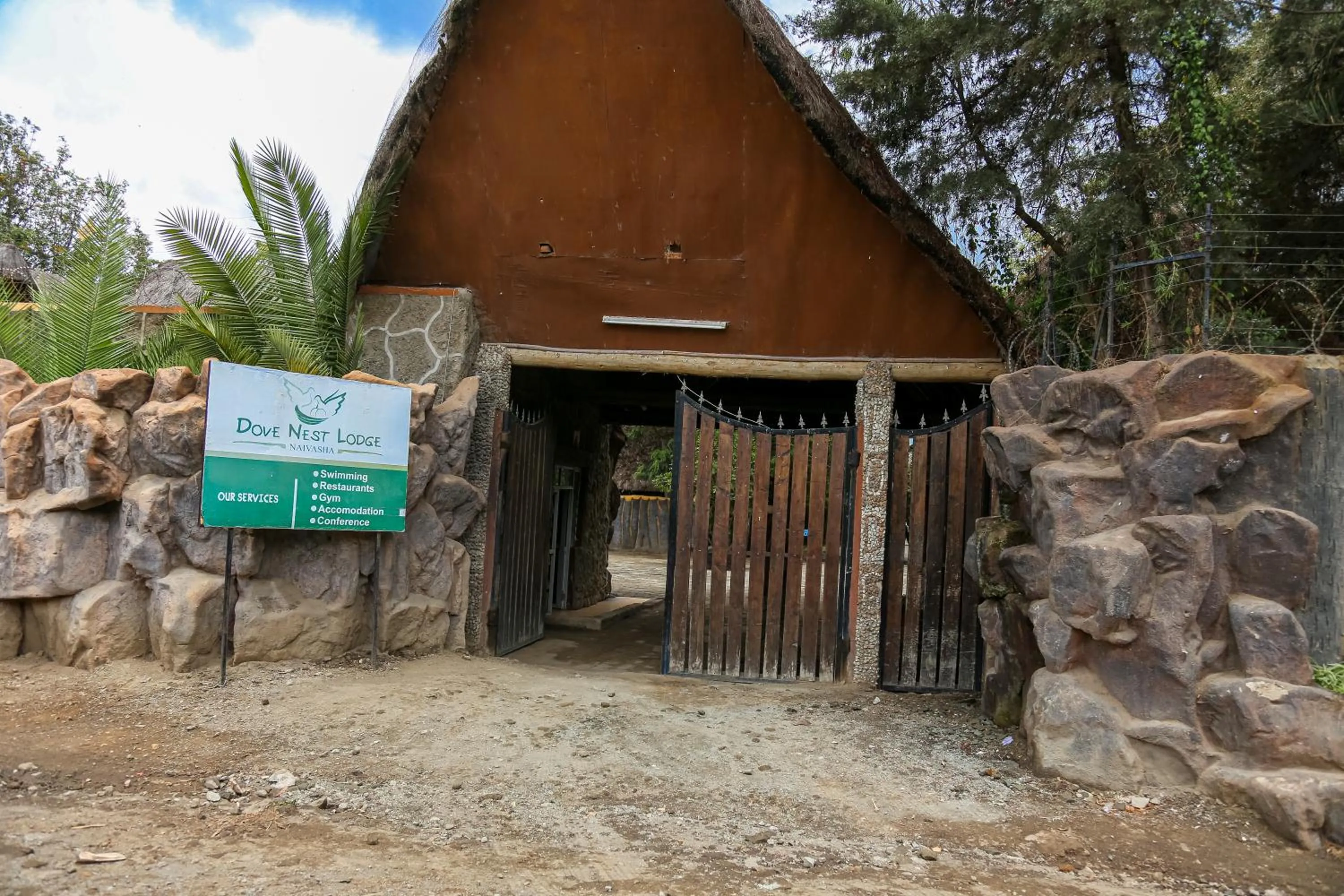 Property building in Dovenest Lodge