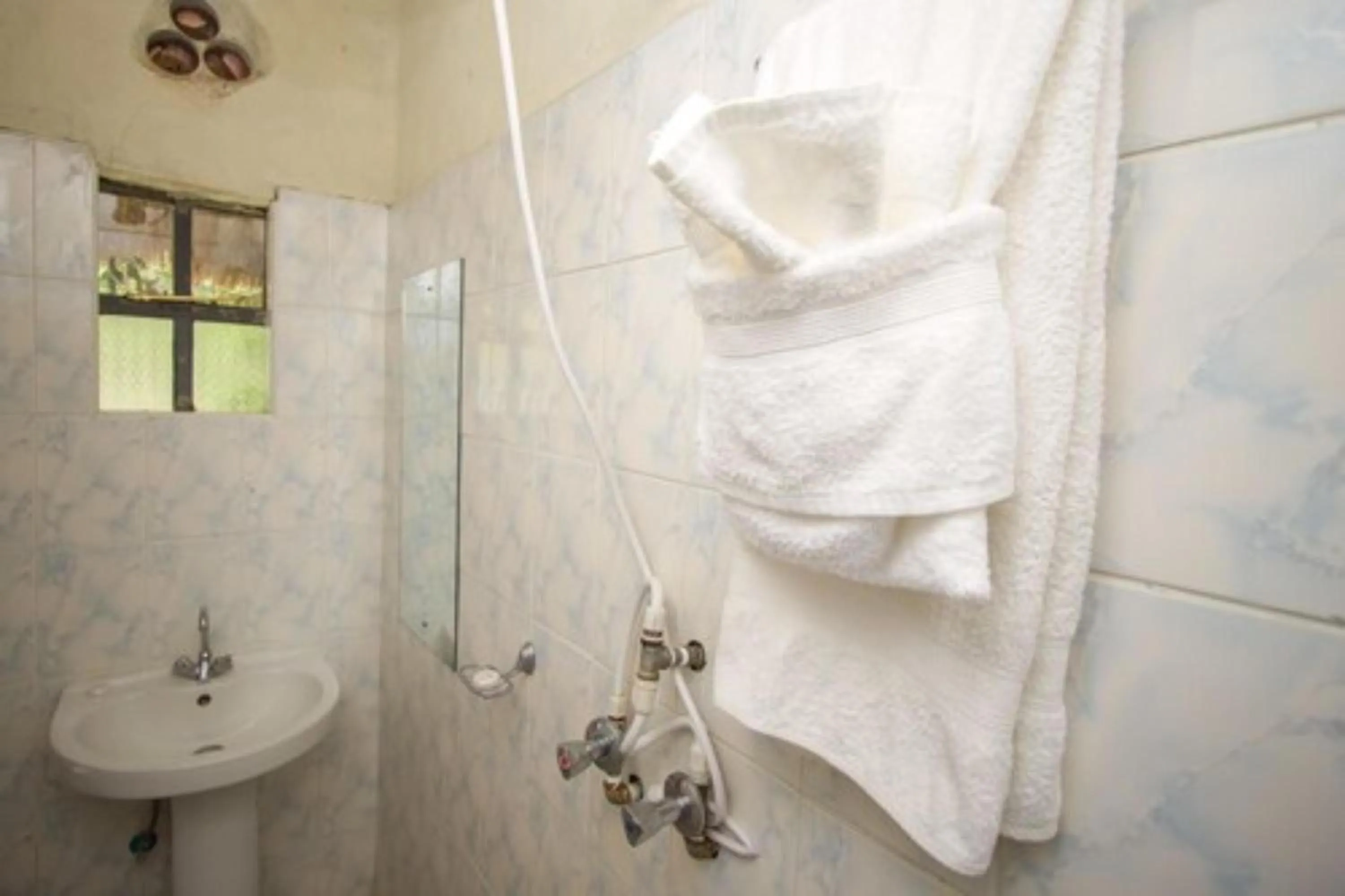 Toilet in Dovenest Lodge