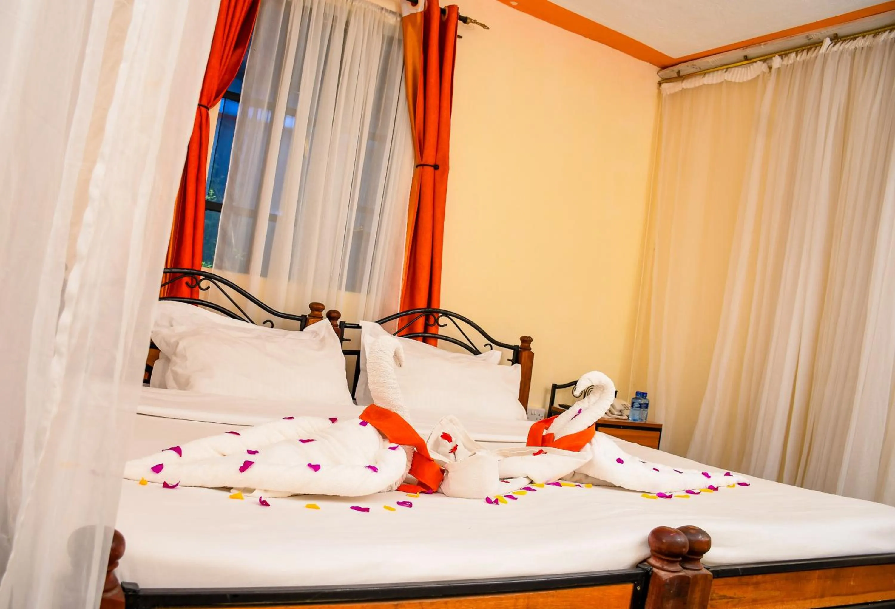 Bed in Dovenest Lodge