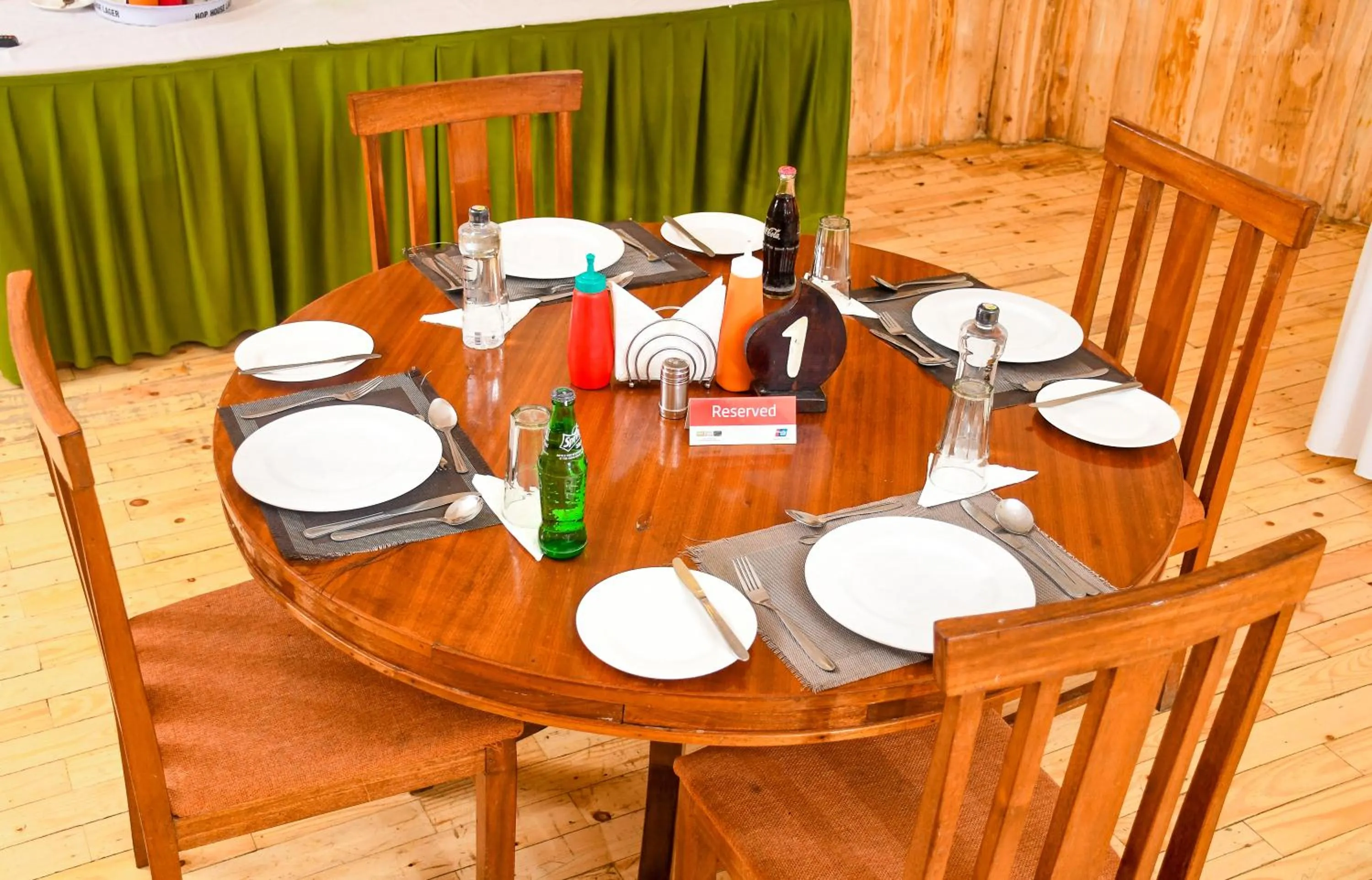 Restaurant/places to eat in Dovenest Lodge