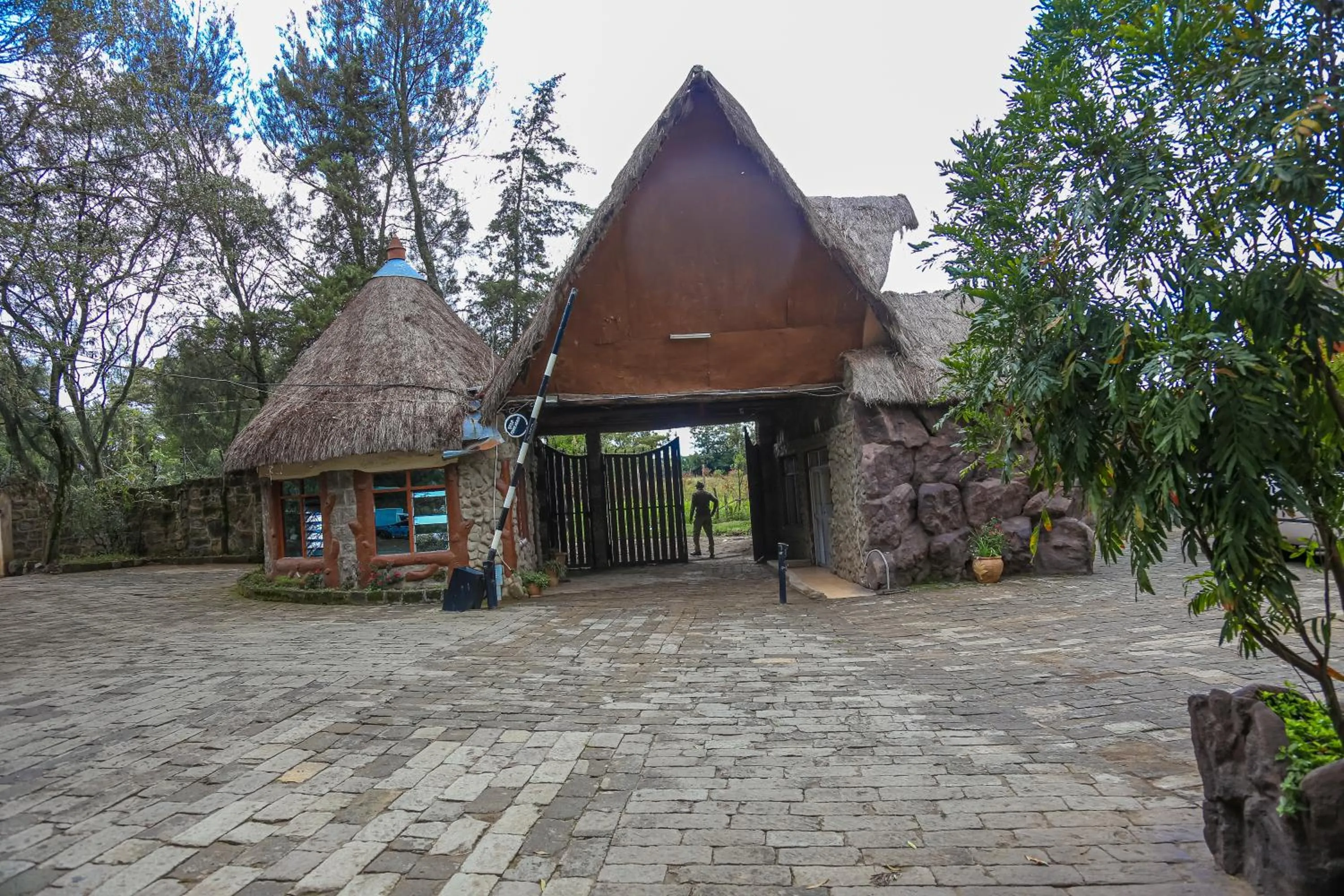 Property building in Dovenest Lodge