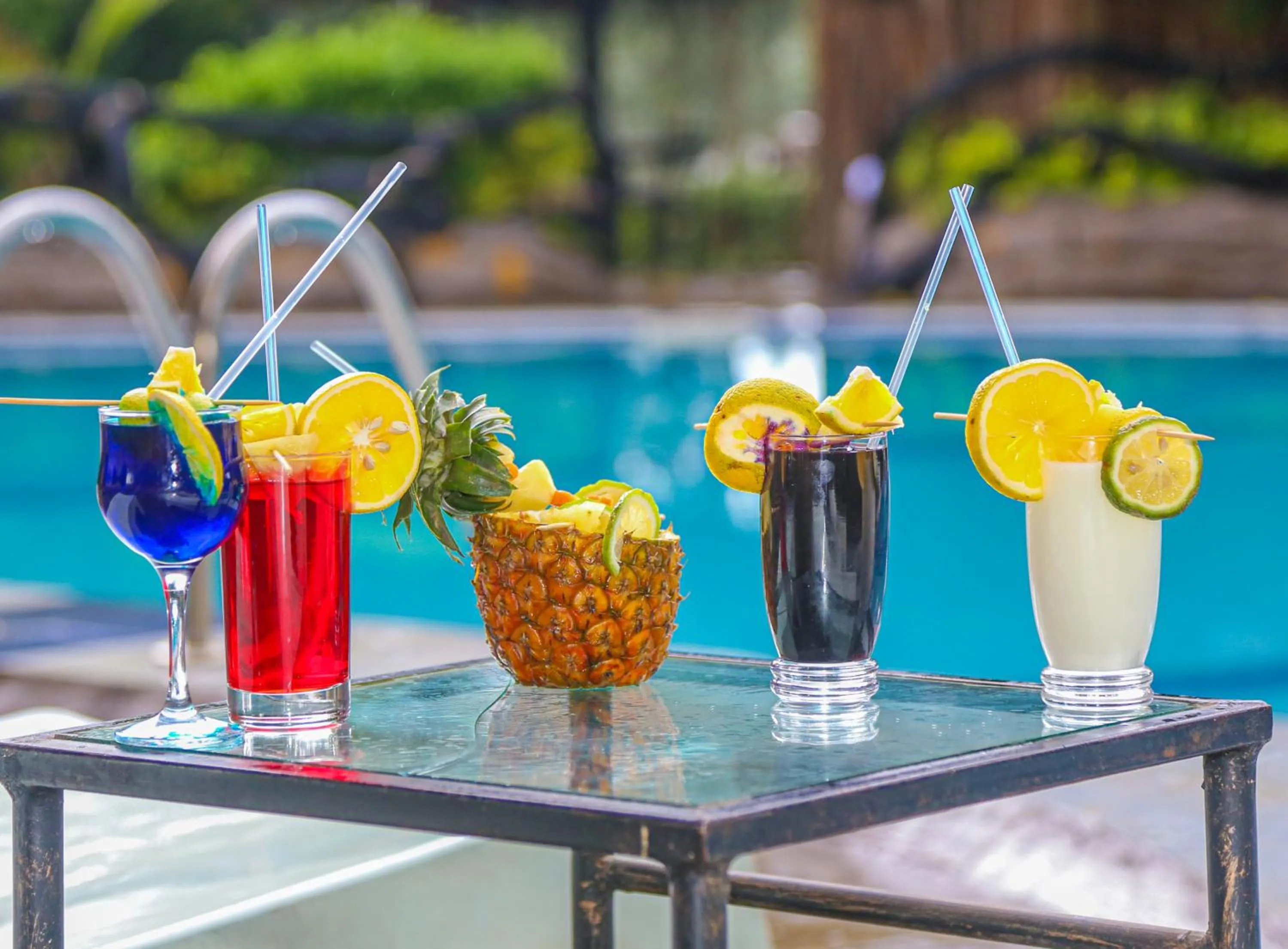 Swimming pool in Dovenest Lodge