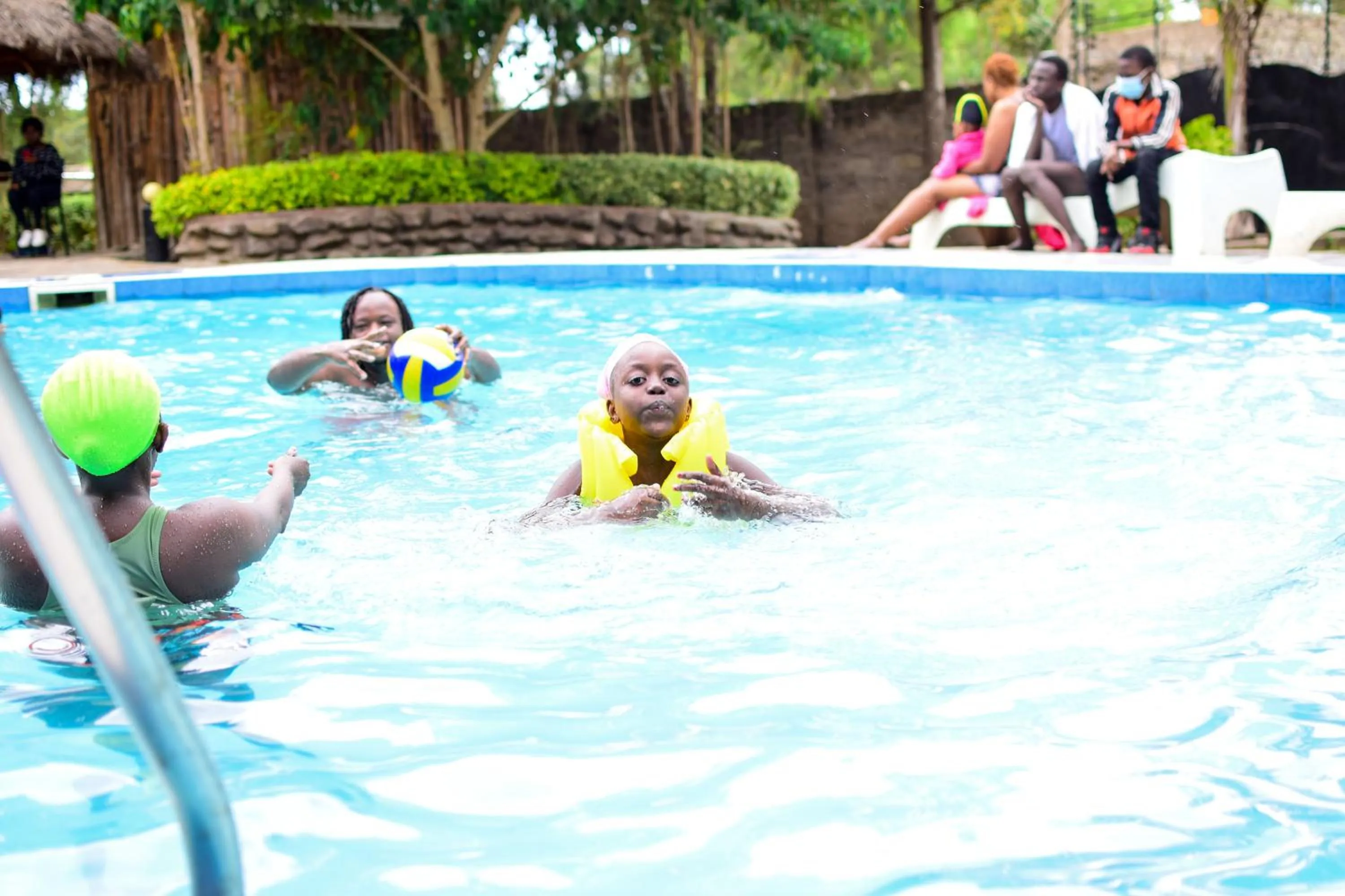 Swimming pool in Dovenest Lodge