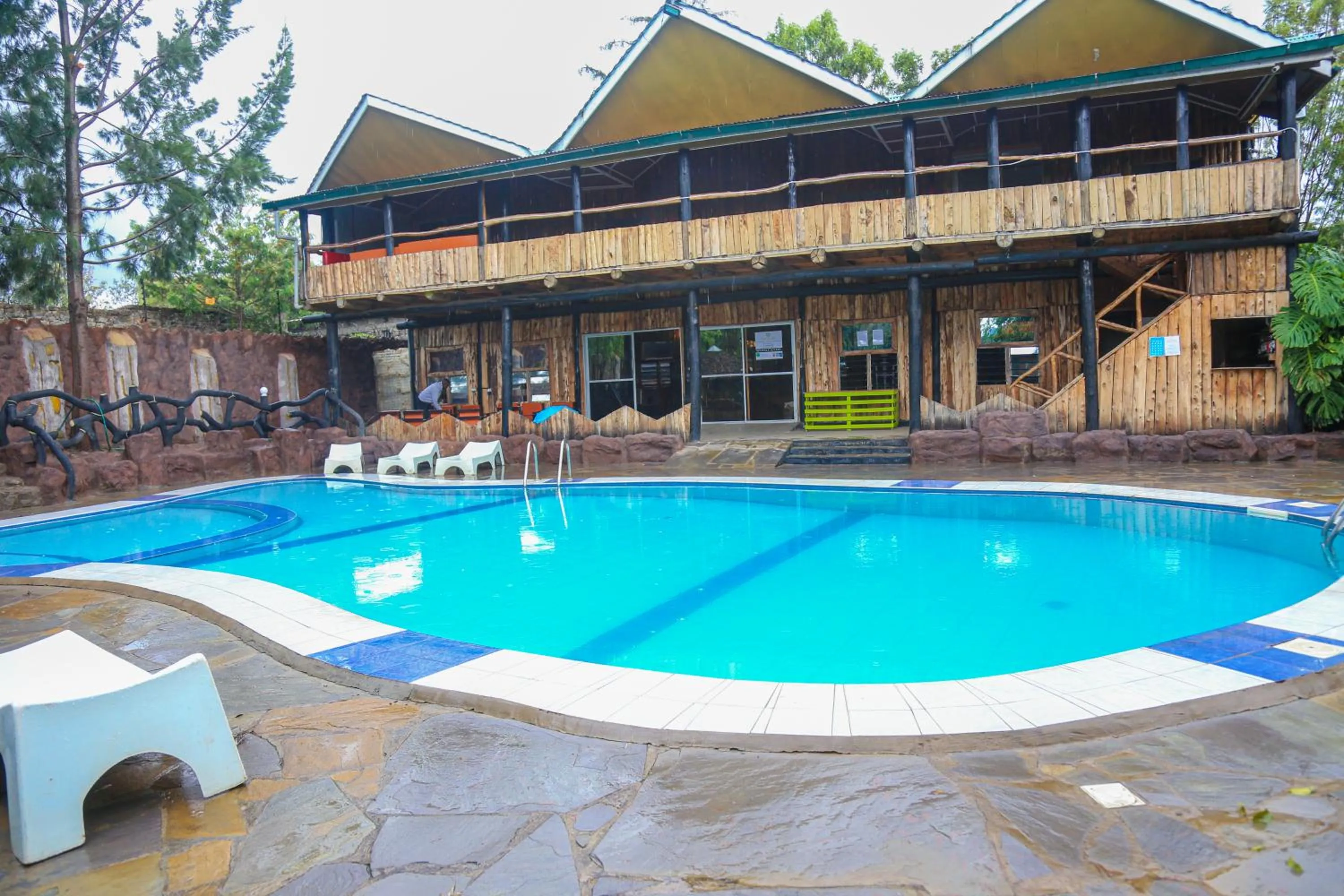 Property building in Dovenest Lodge