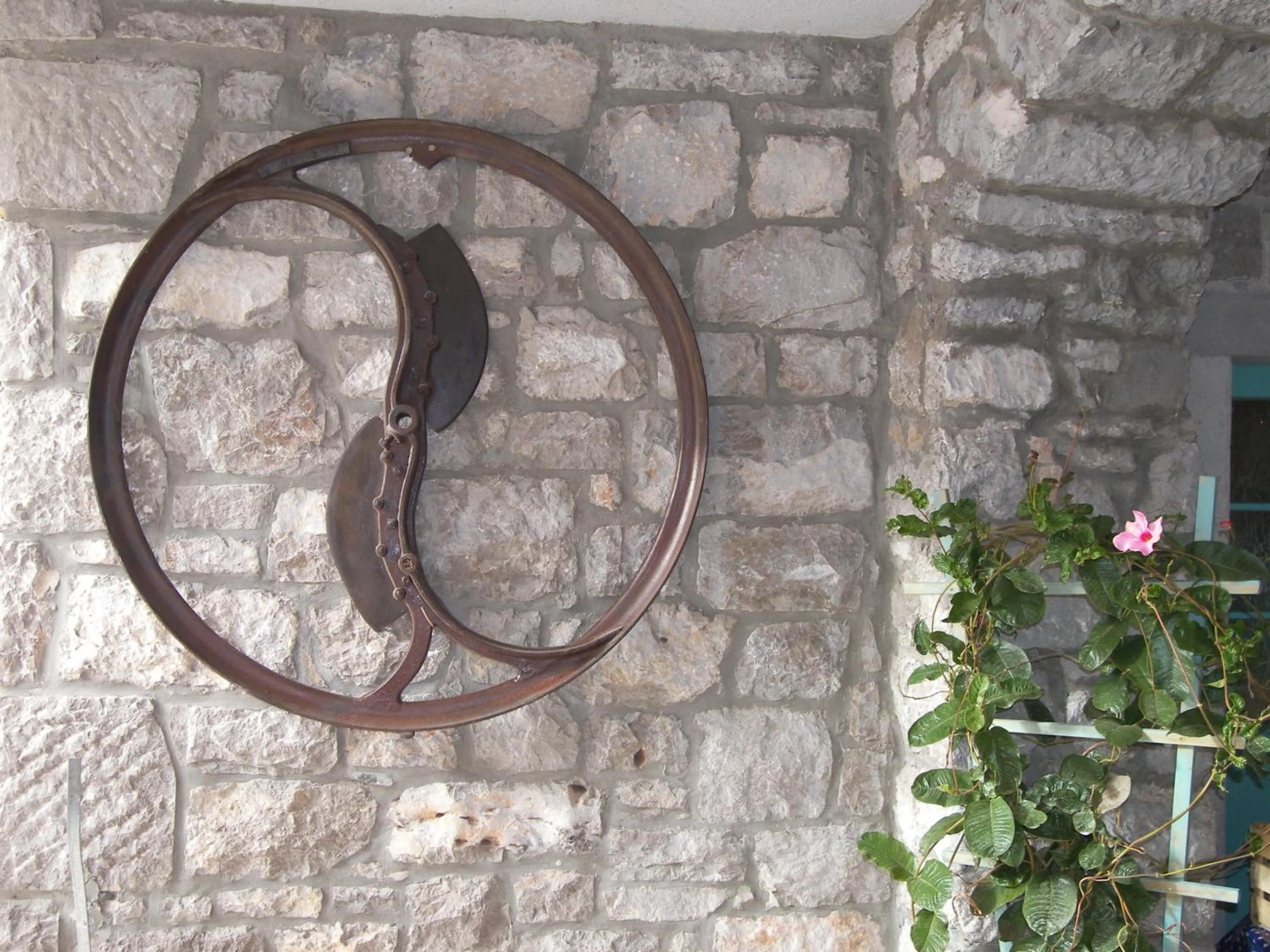 Decorative detail in Apartments Valentinus 1800