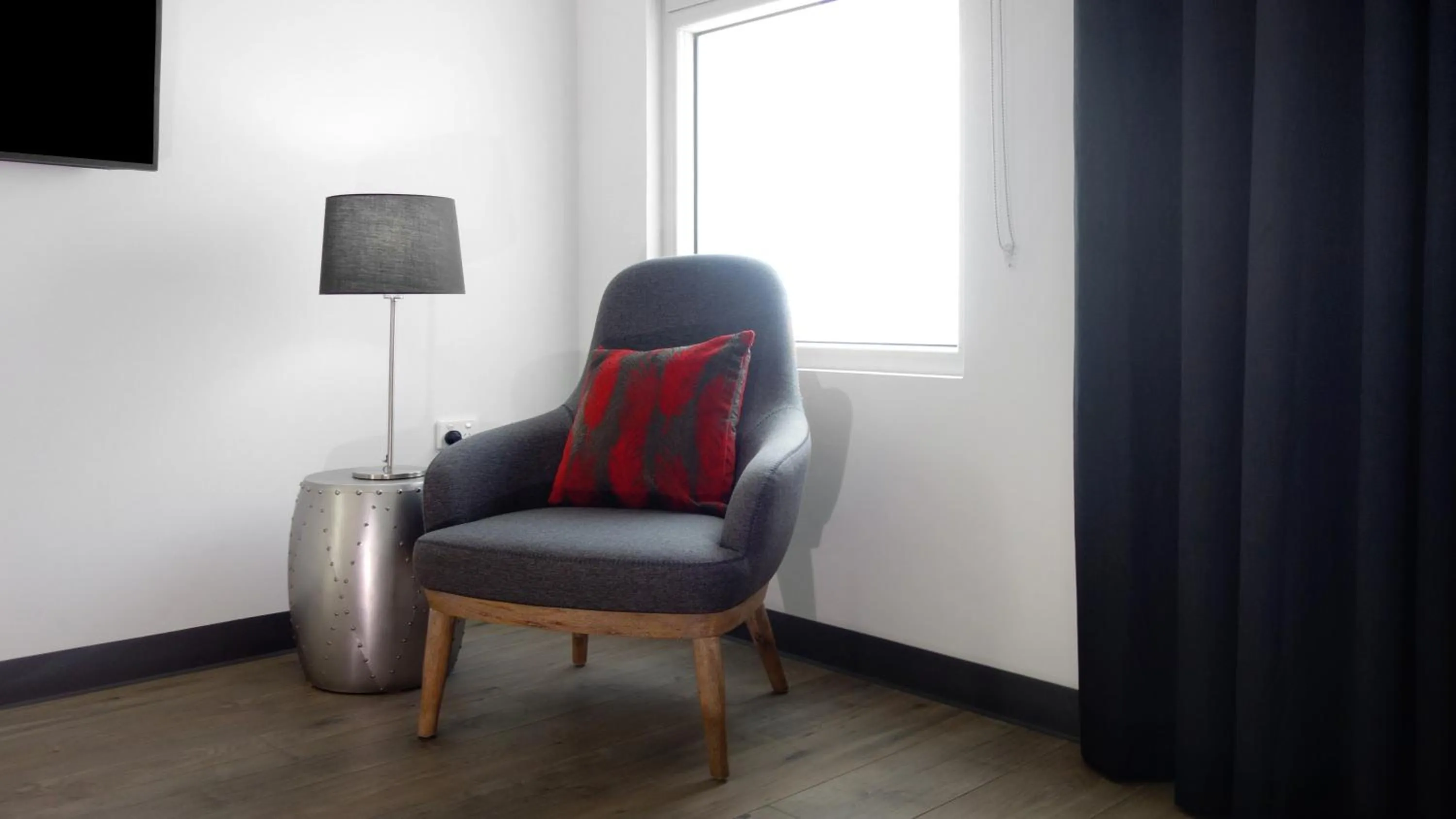 Seating area in Semaphore Splash Apartments