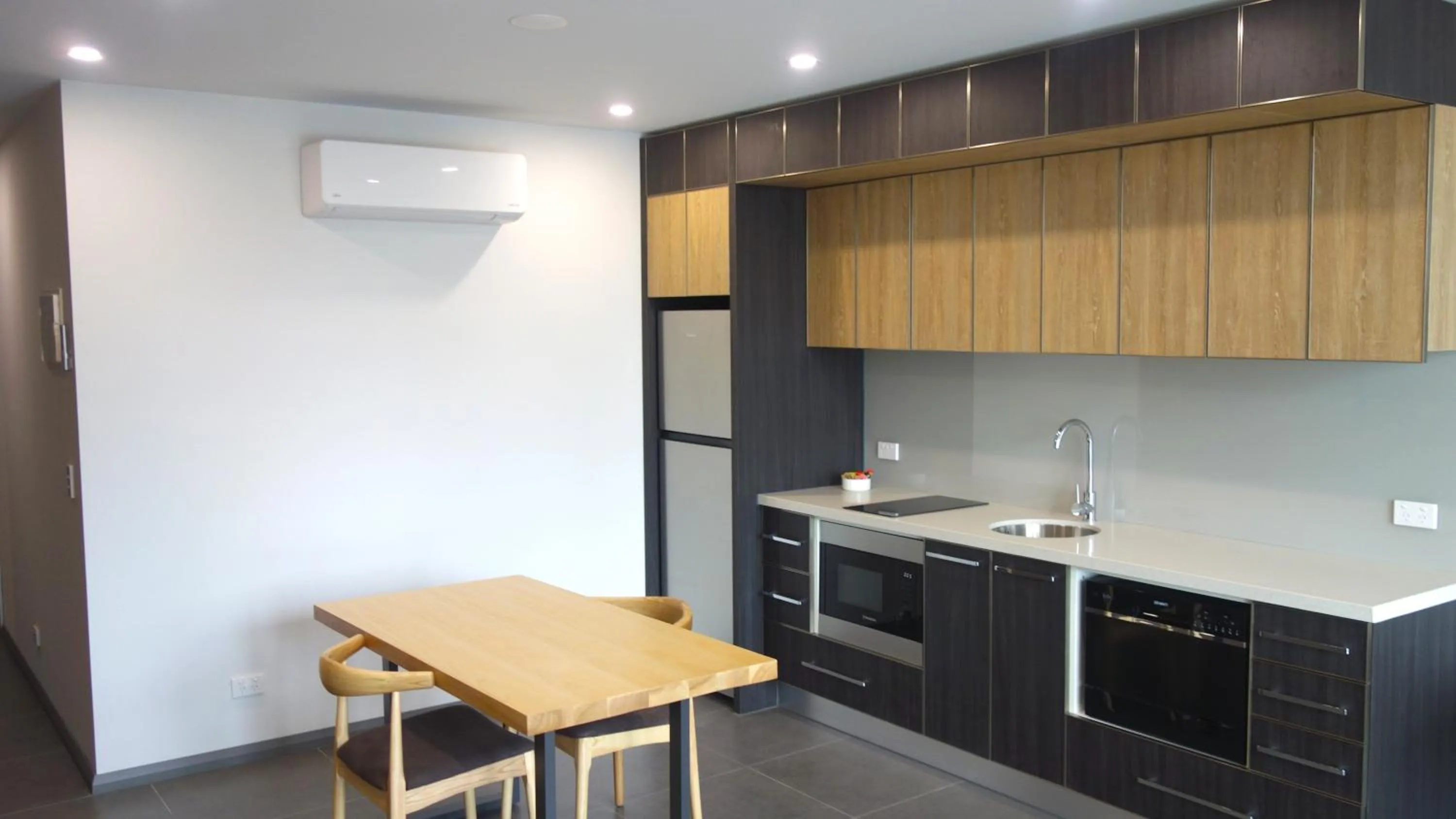 Kitchen or kitchenette in Semaphore Splash Apartments