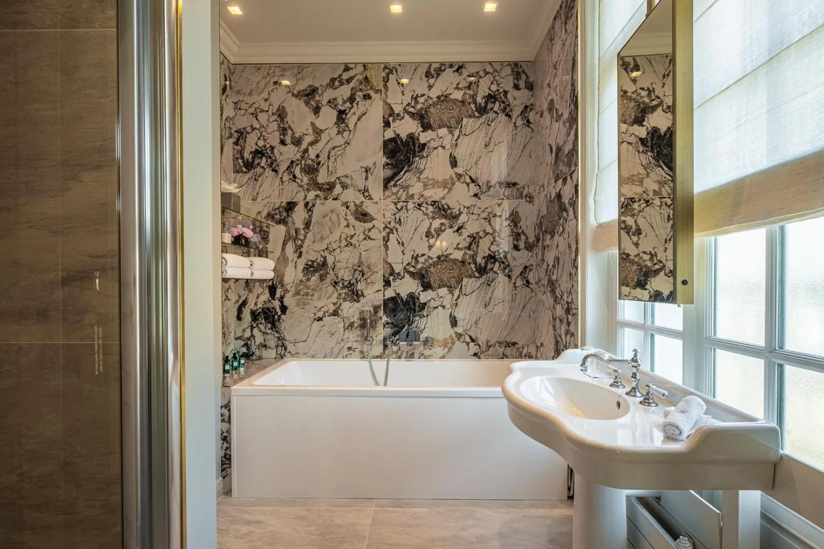 Bathroom in Hôtel Elysia by Inwood Hotels