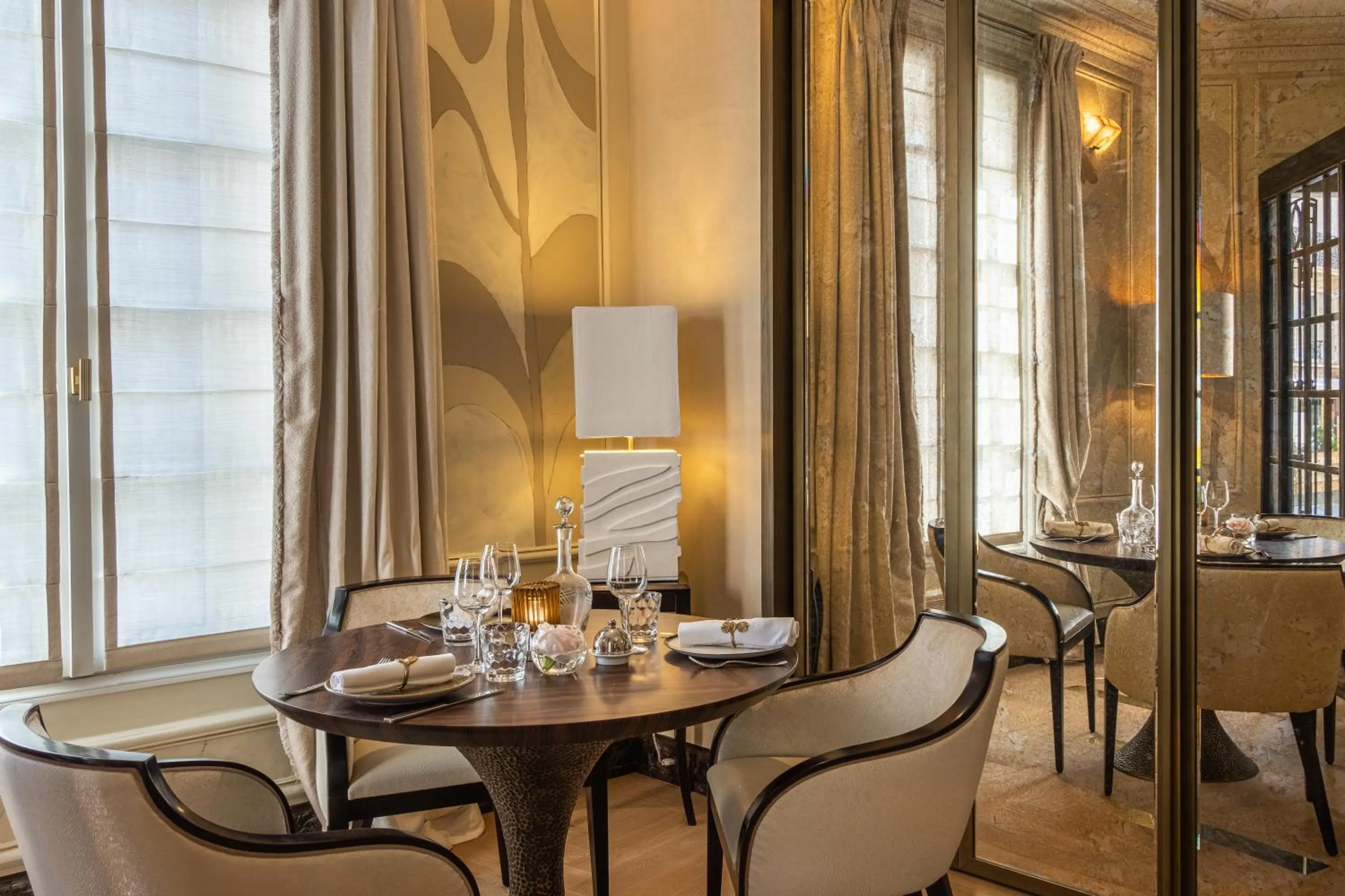 Restaurant/places to eat in Hôtel Elysia by Inwood Hotels