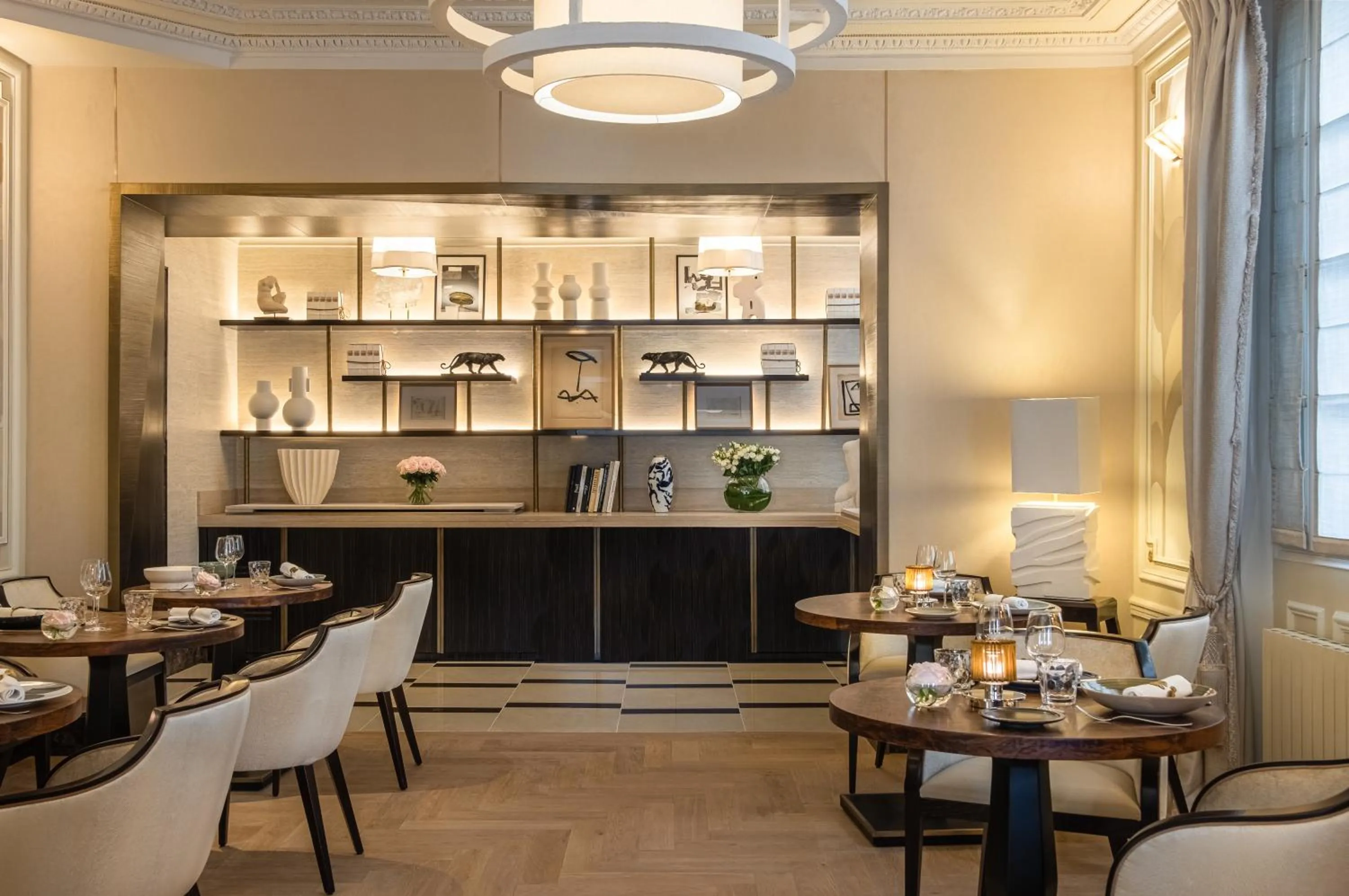 Restaurant/places to eat in Hôtel Elysia by Inwood Hotels