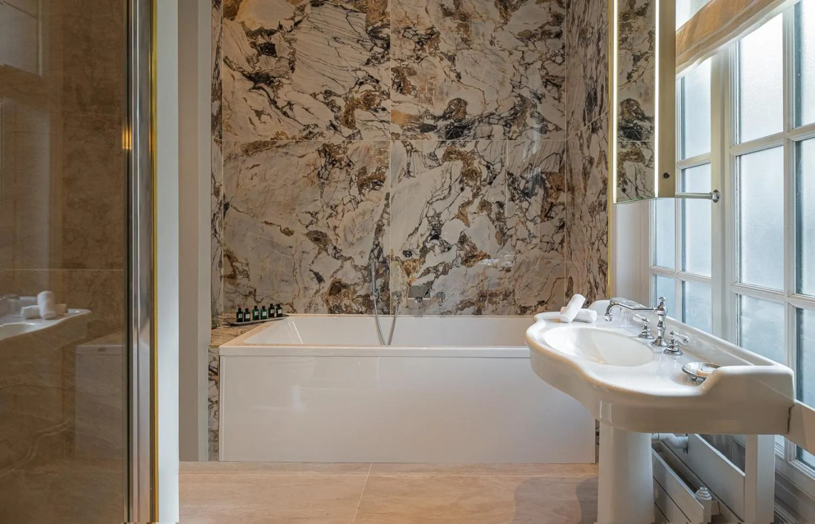 Bathroom in Hôtel Elysia by Inwood Hotels