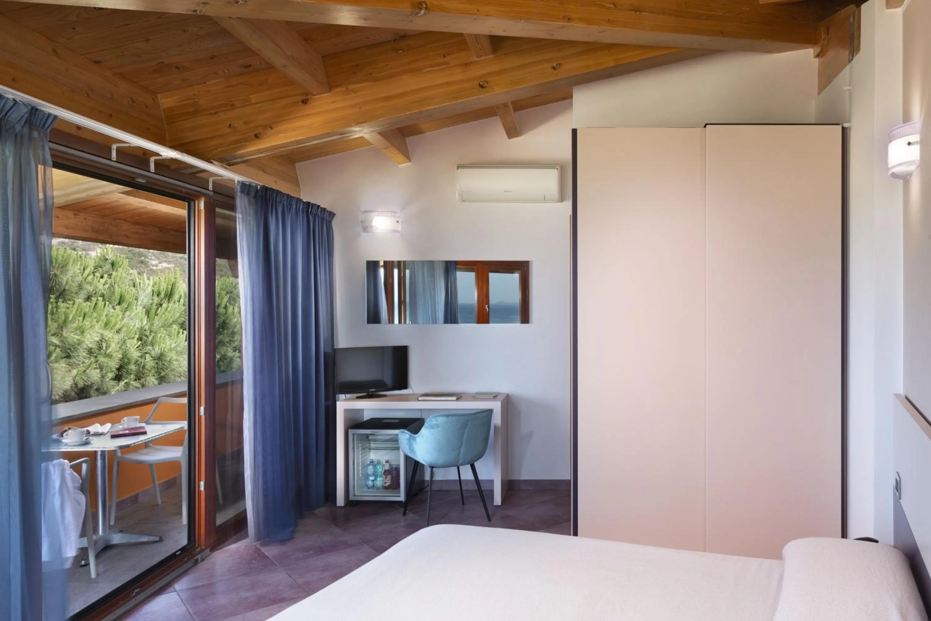 Bed in Hotel Al Gabbiano