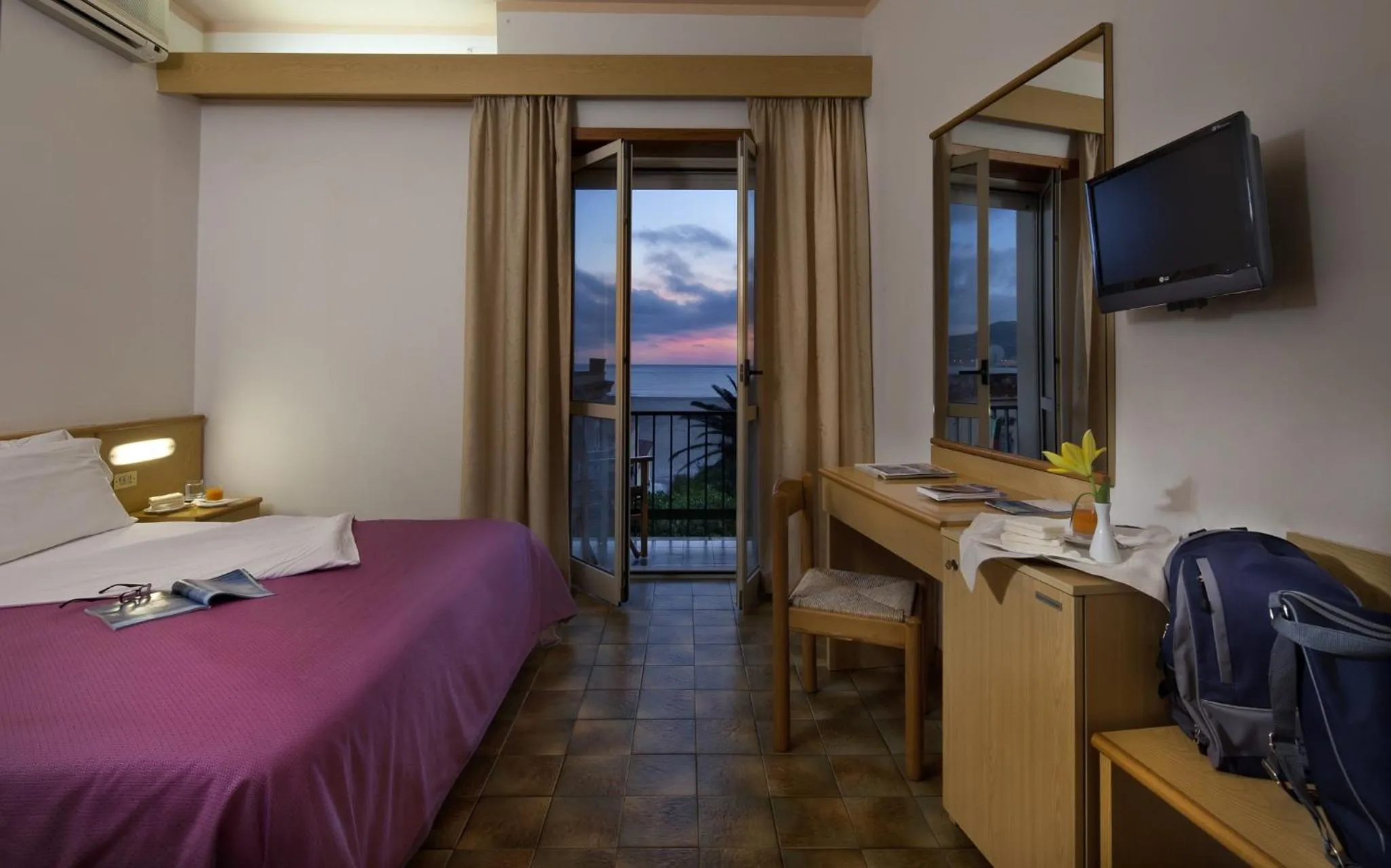 TV and multimedia, Bed in Hotel Al Gabbiano