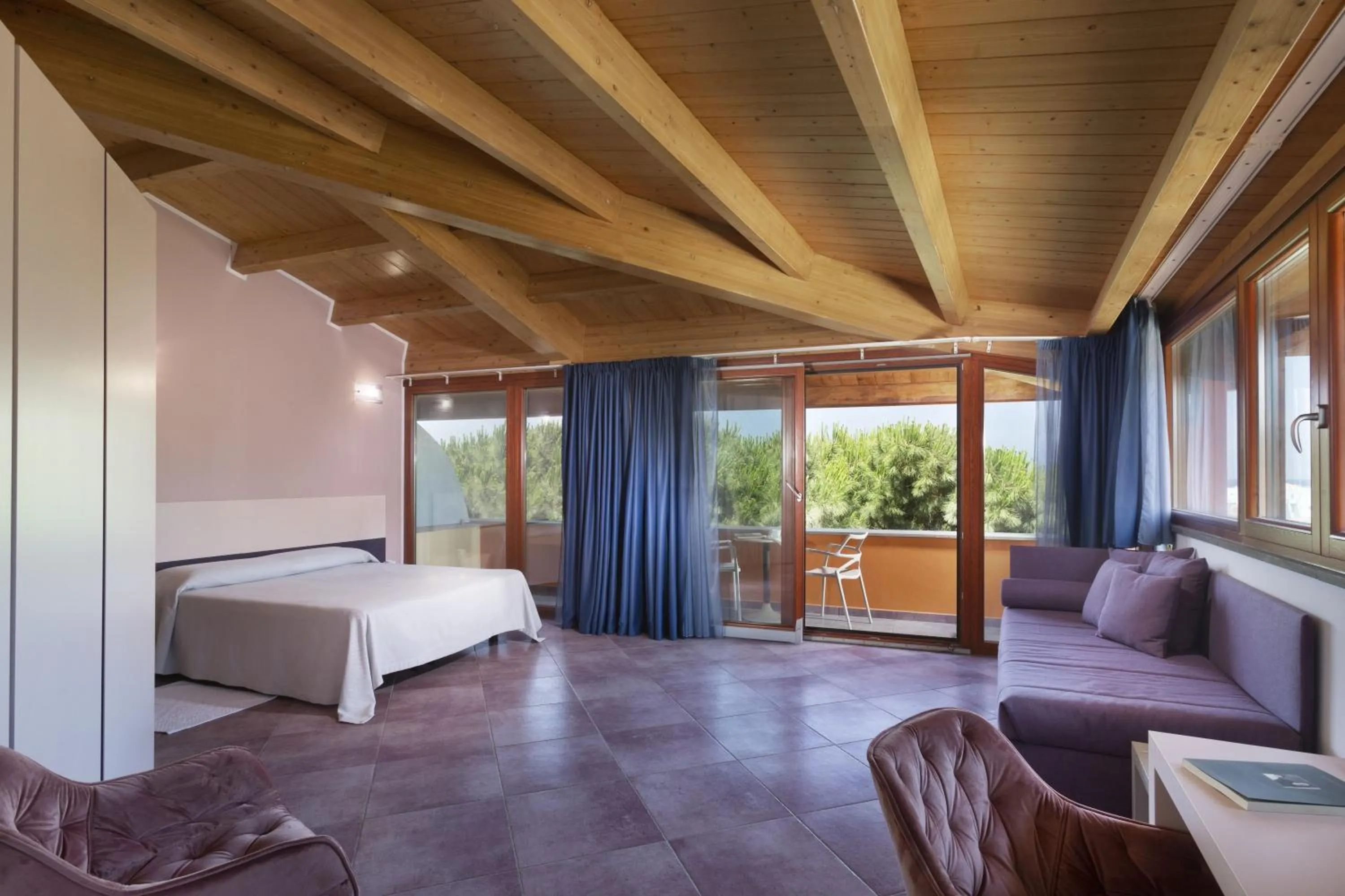 Balcony/Terrace, Bed in Hotel Al Gabbiano