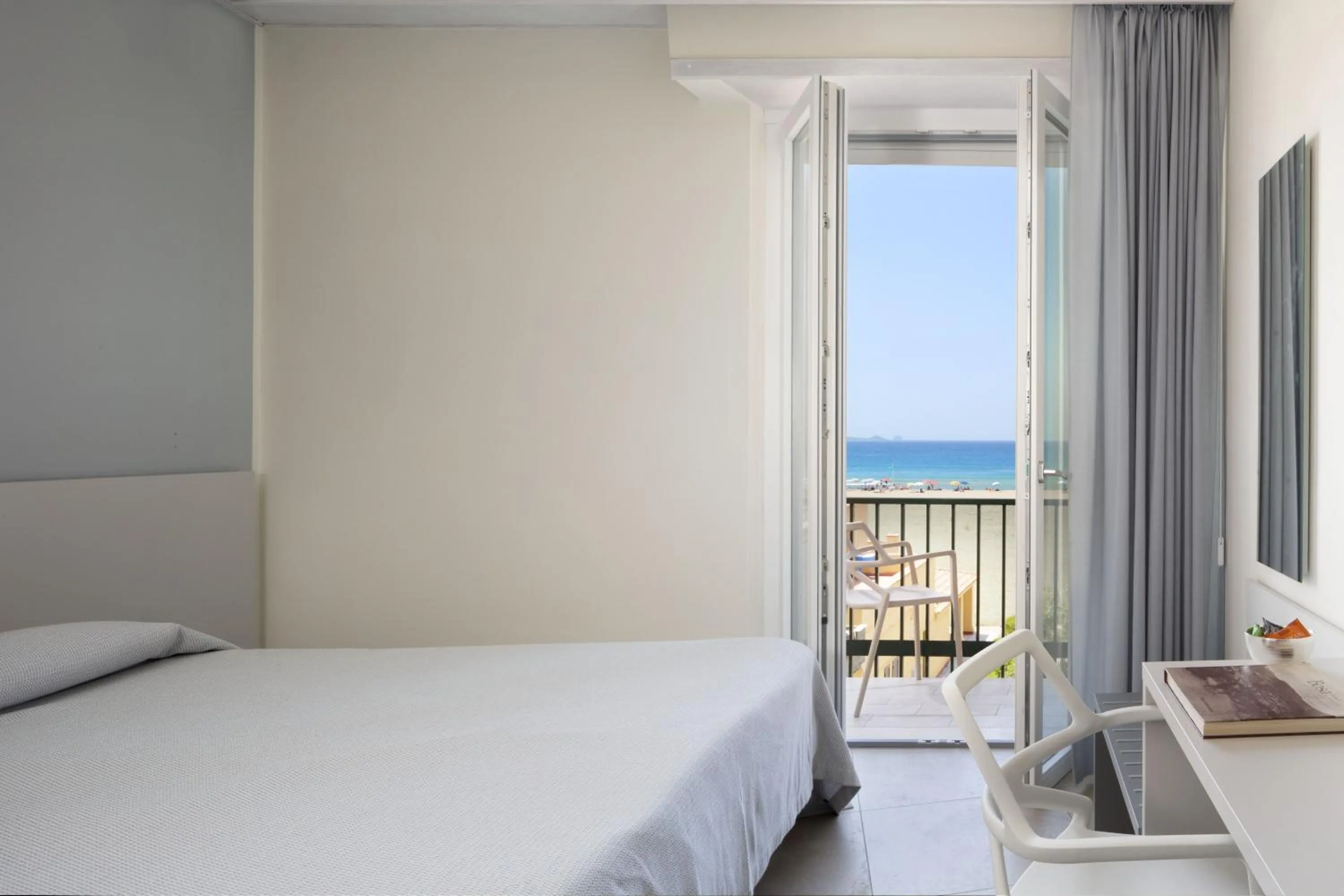 Balcony/Terrace, Bed in Hotel Al Gabbiano