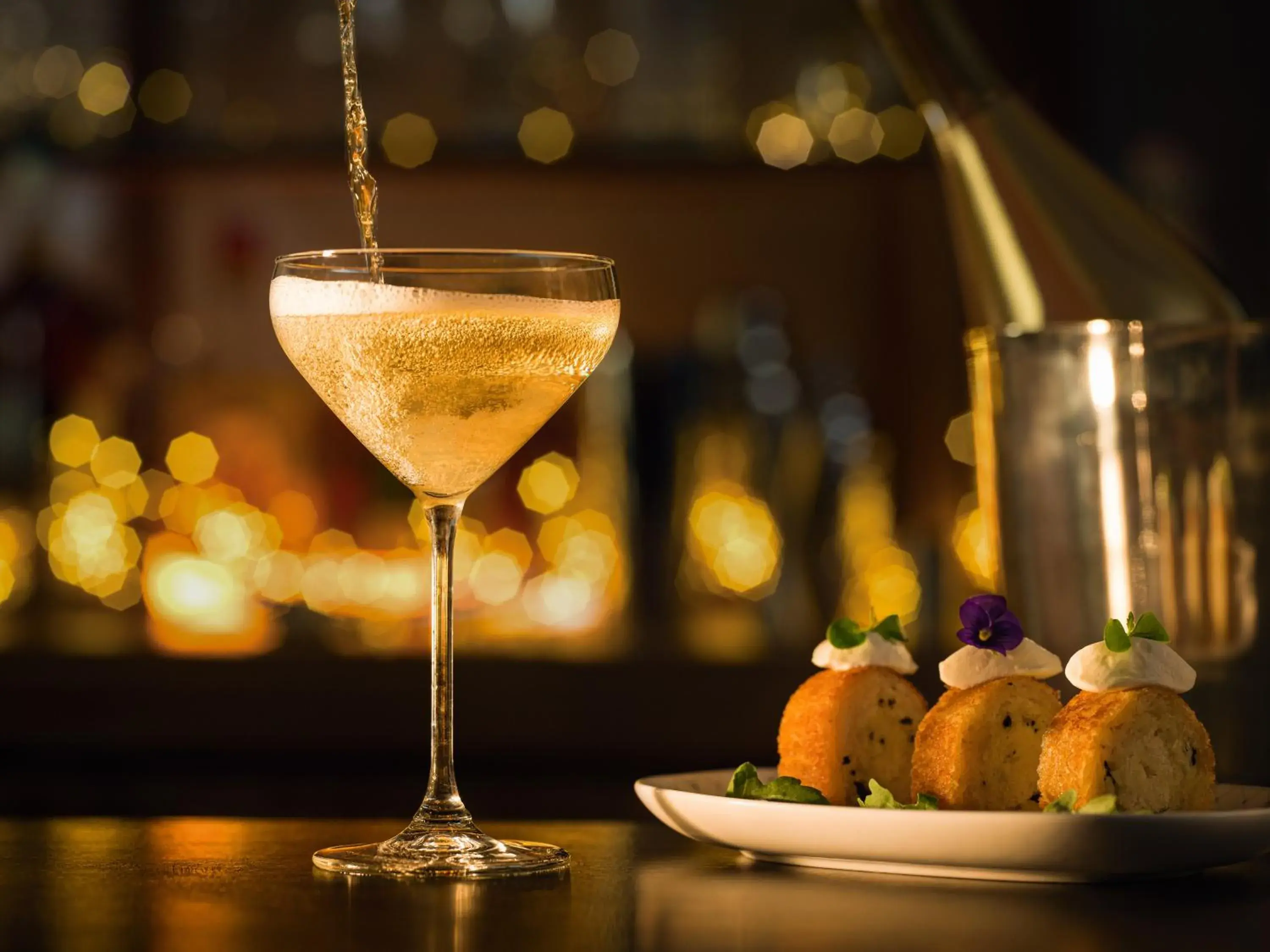 Lounge or bar in Disneyland® Hotel Lounge or bar in Disneyland® Hotel