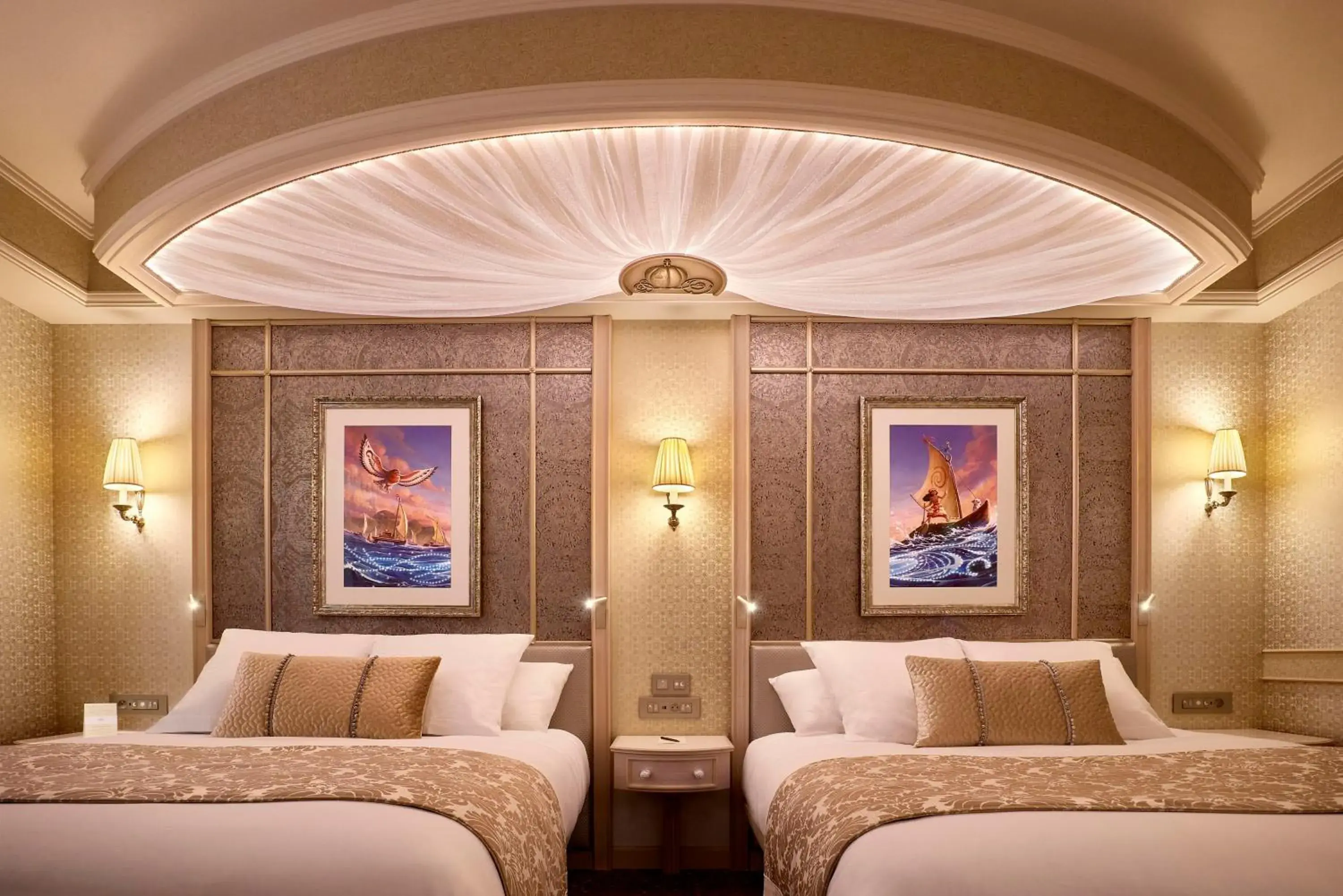 Bedroom, Bed in Disneyland® Hotel Bedroom, Bed in Disneyland® Hotel