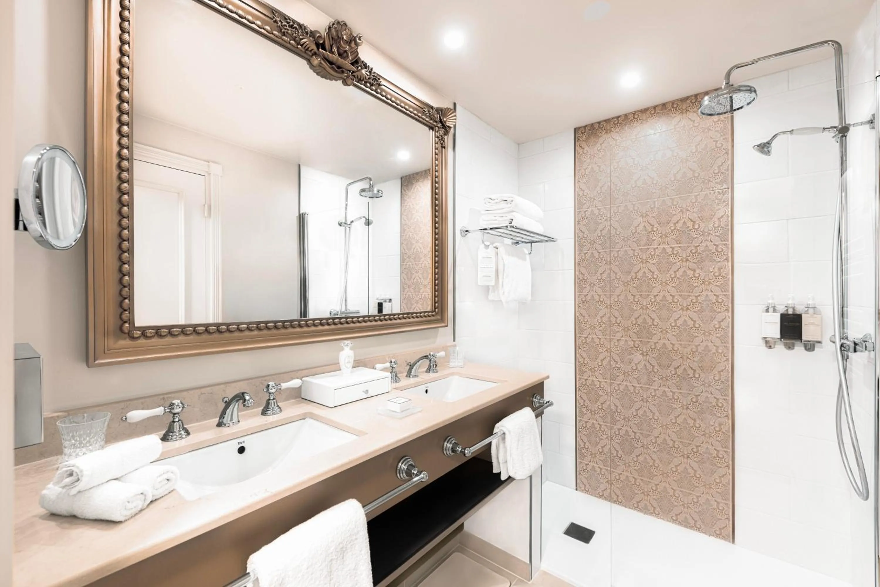 Bathroom in Disneyland® Hotel