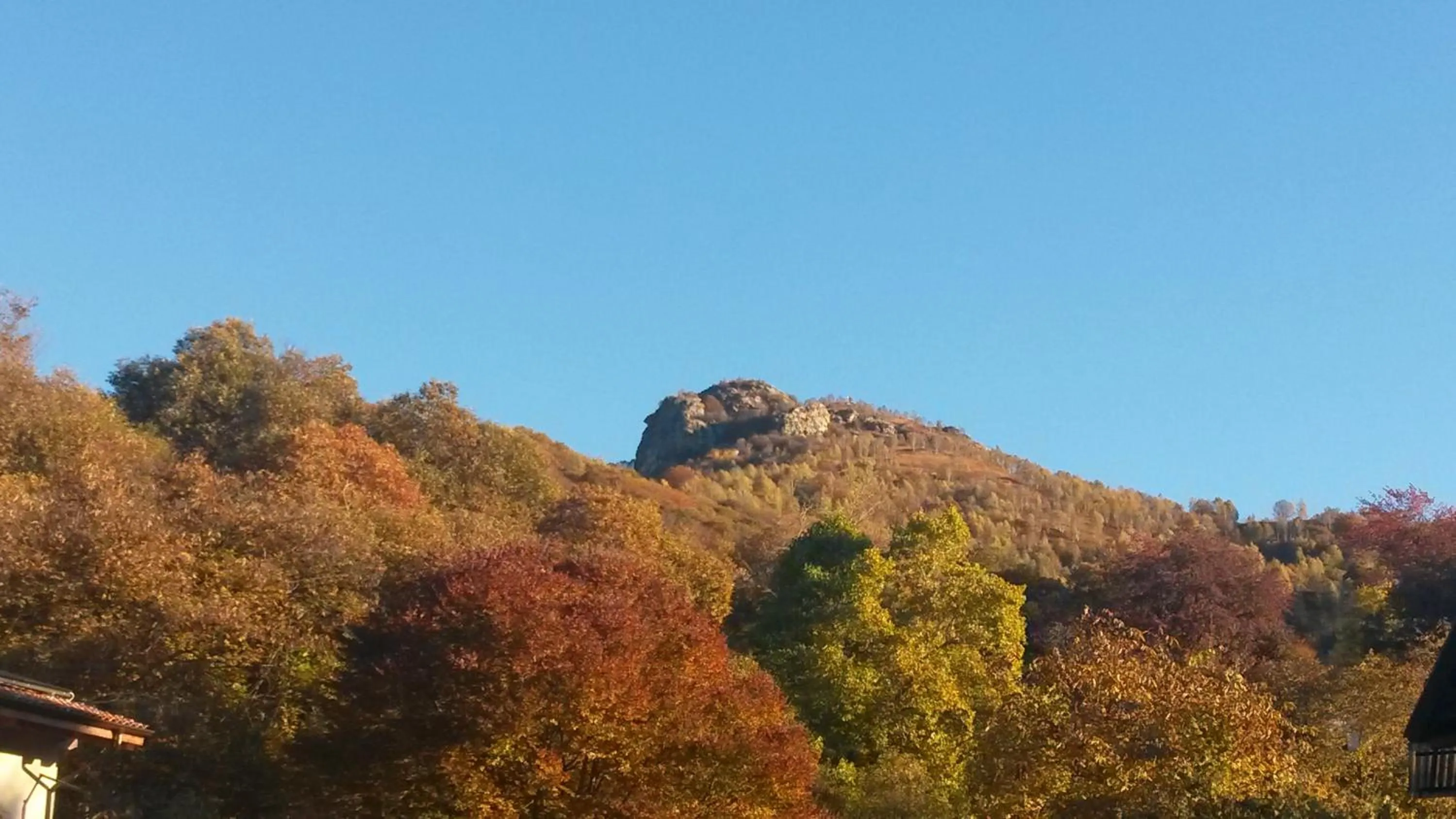 Autumn in Guest House Al Devesio