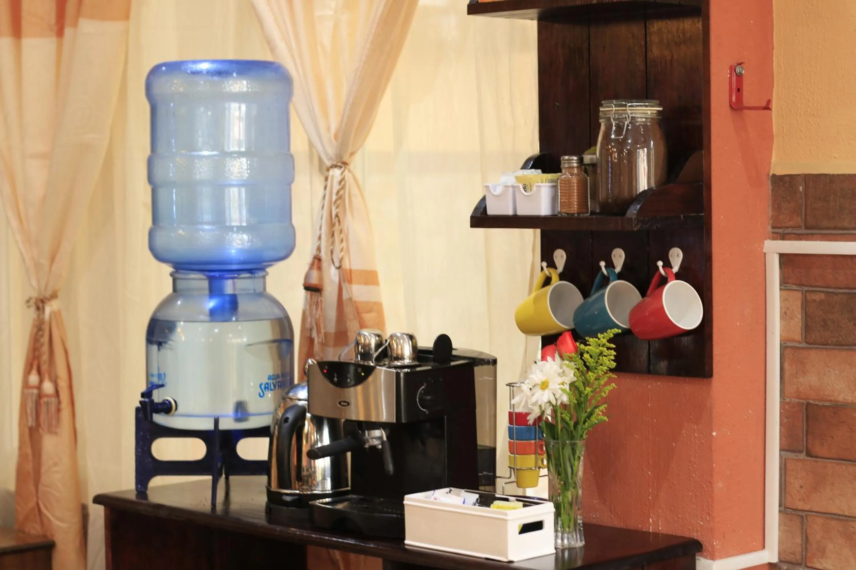 Coffee/tea facilities in El Delfin Hotel y Restaurante